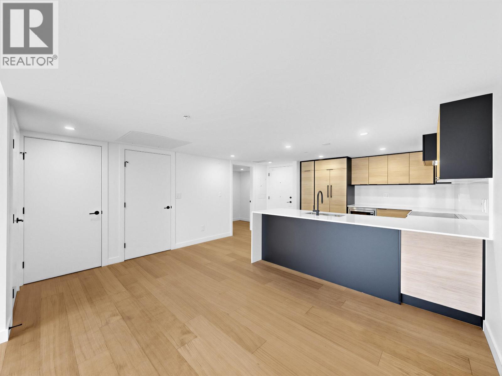 202 6485 Manitoba Street Property Photo 15