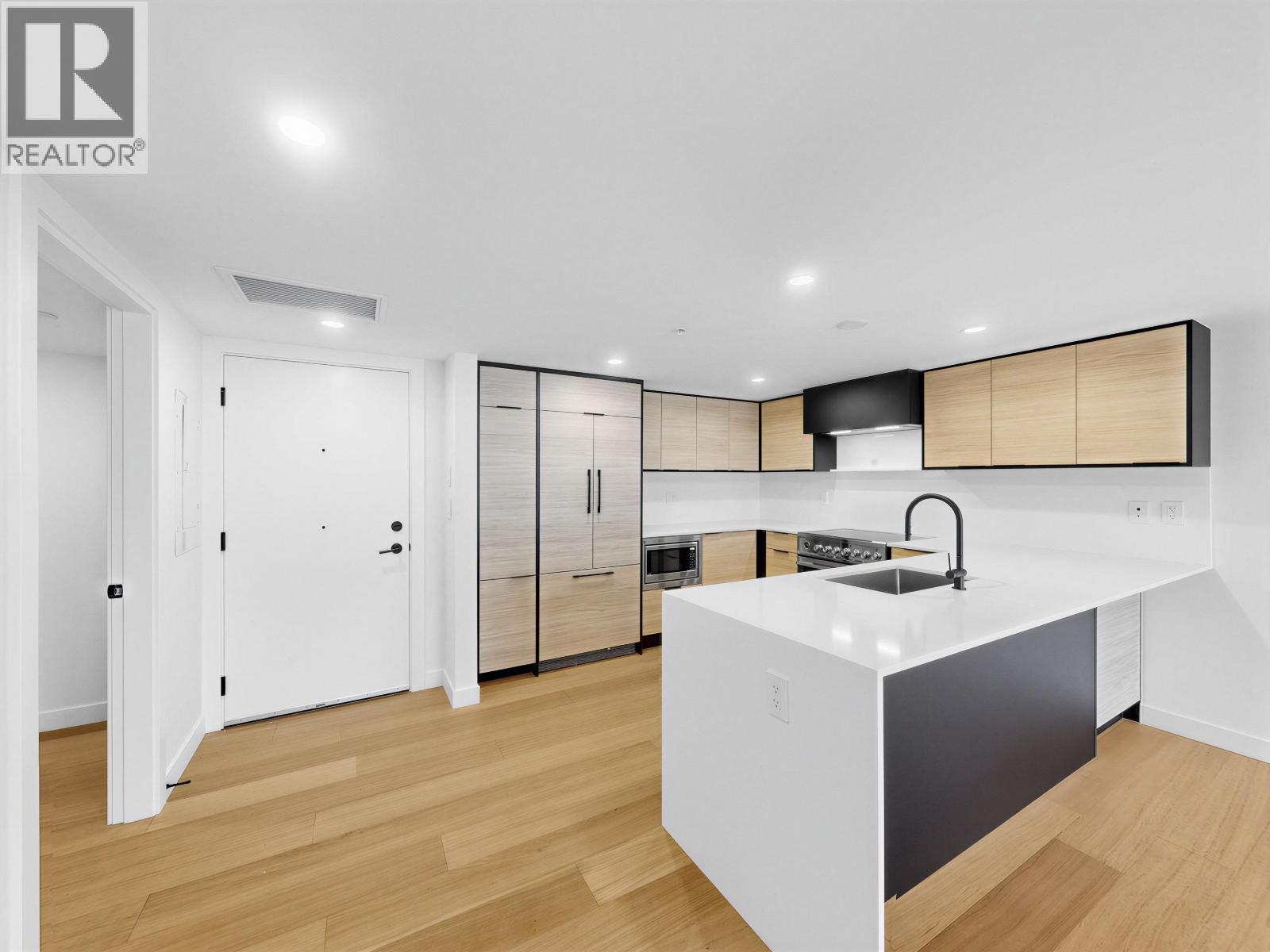 202 6485 Manitoba Street Property Photo 18