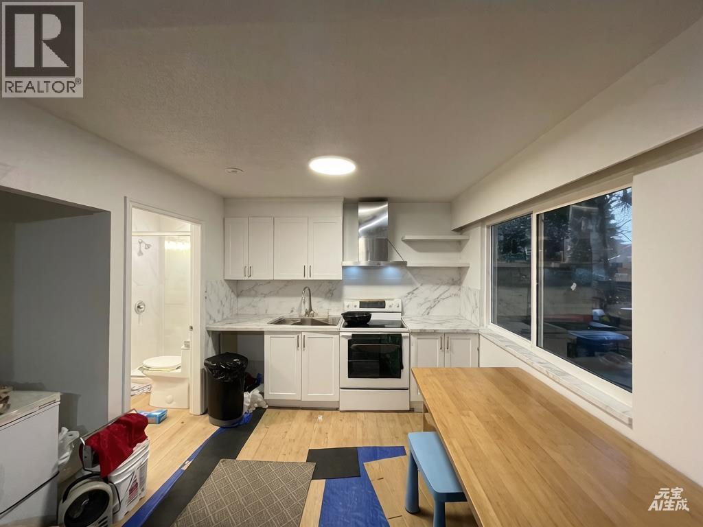 1483 54 Street Property Photo 2