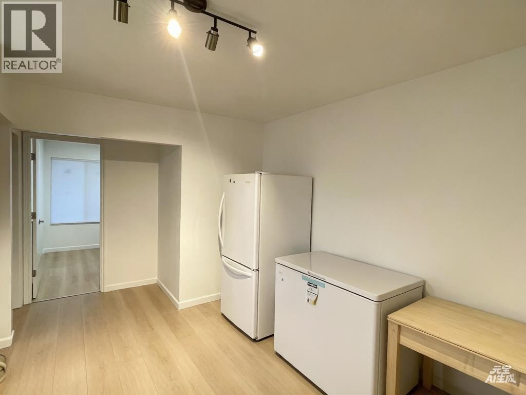 1483 54 Street Property Photo 9