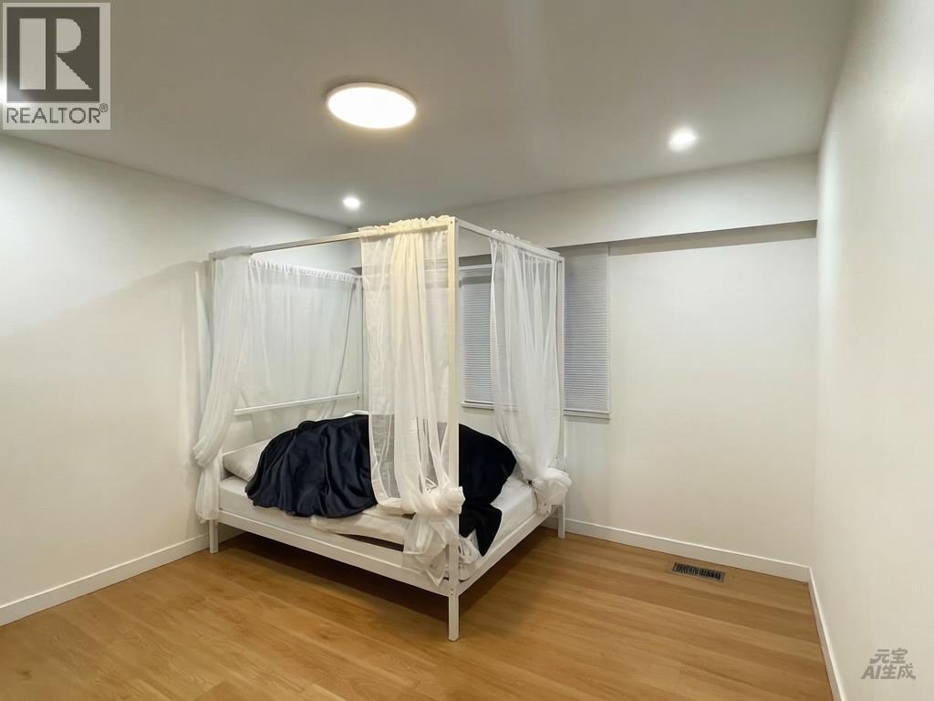 1483 54 Street Property Photo 14