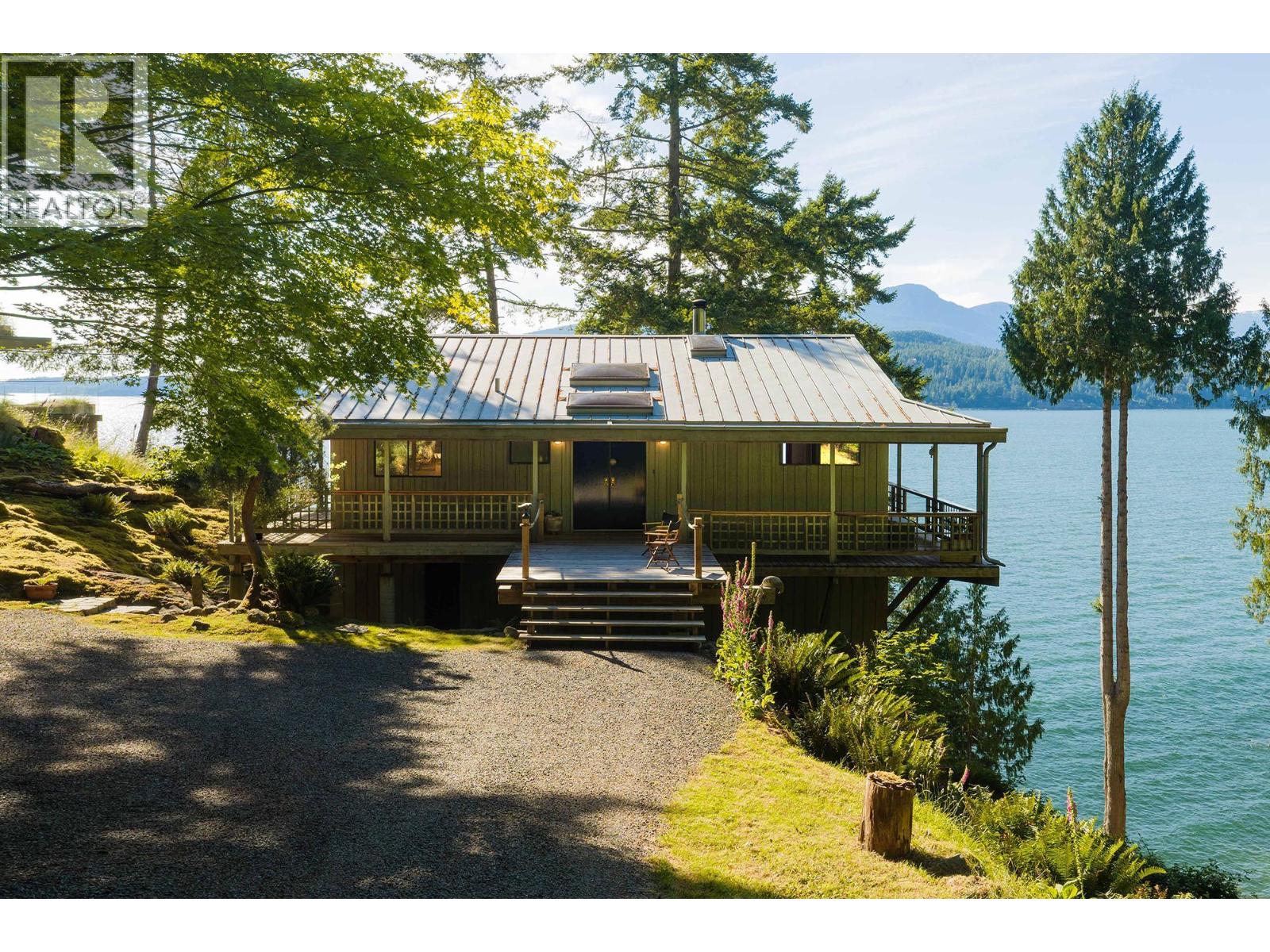 990 Windjammer Road Property Photo 6