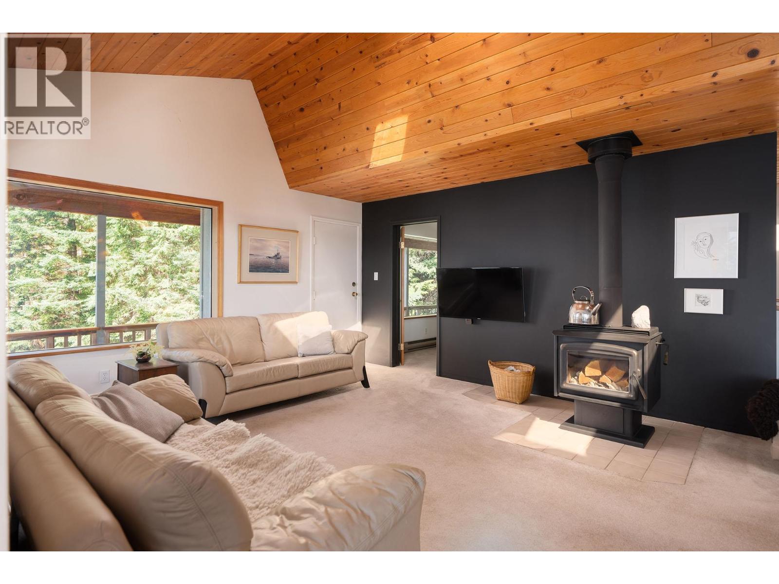 990 Windjammer Road Property Photo 13