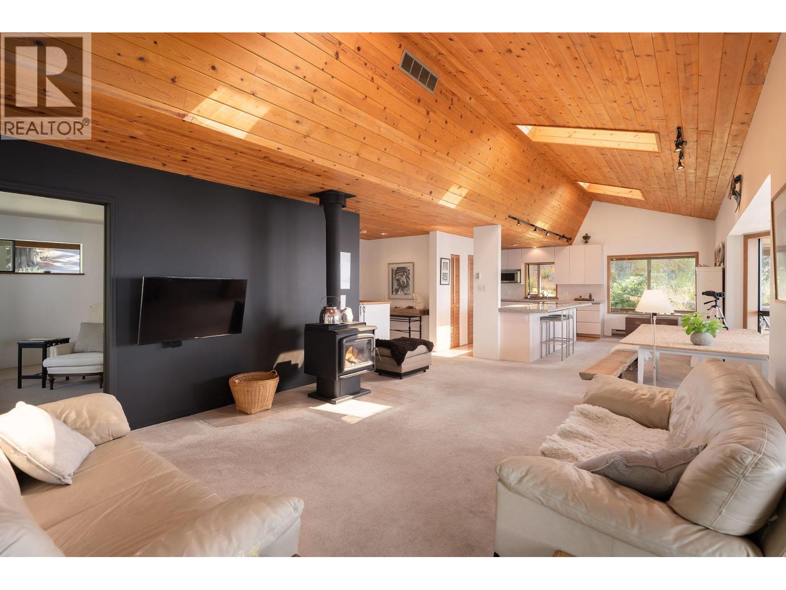 990 Windjammer Road Property Photo 15