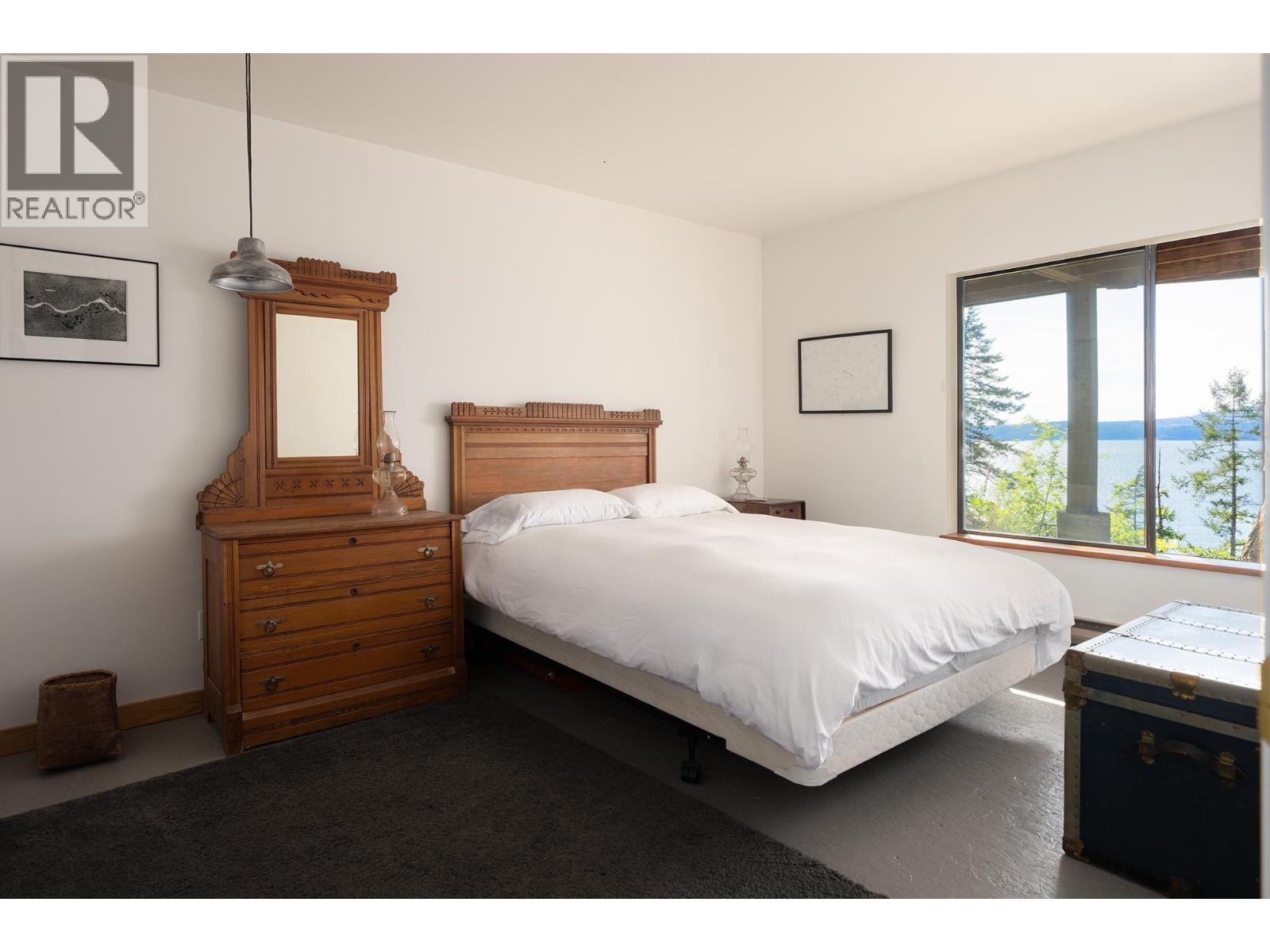 990 Windjammer Road Property Photo 18