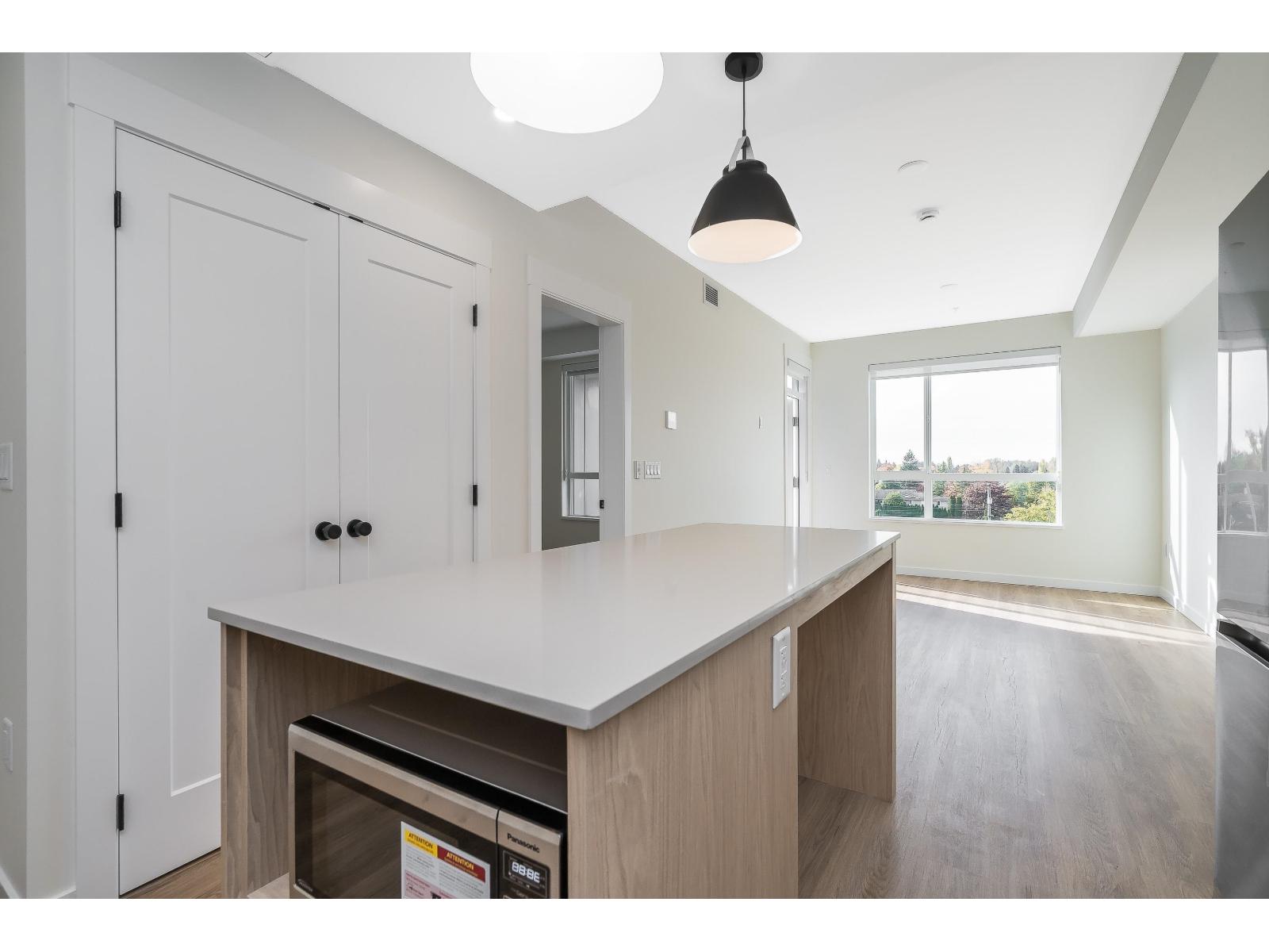 401 27215 Aldergrove Town Centre Drive Property Photo 8