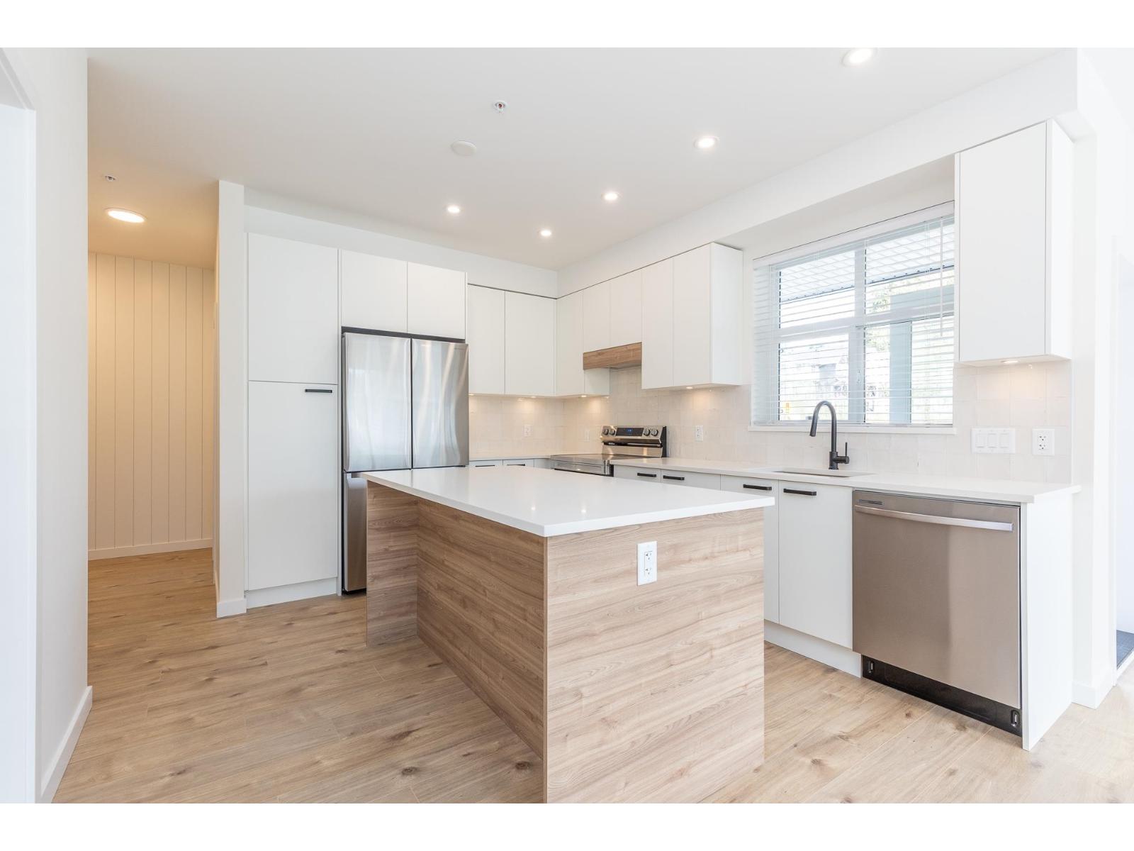 112 33920 Best Avenue Property Photo 3