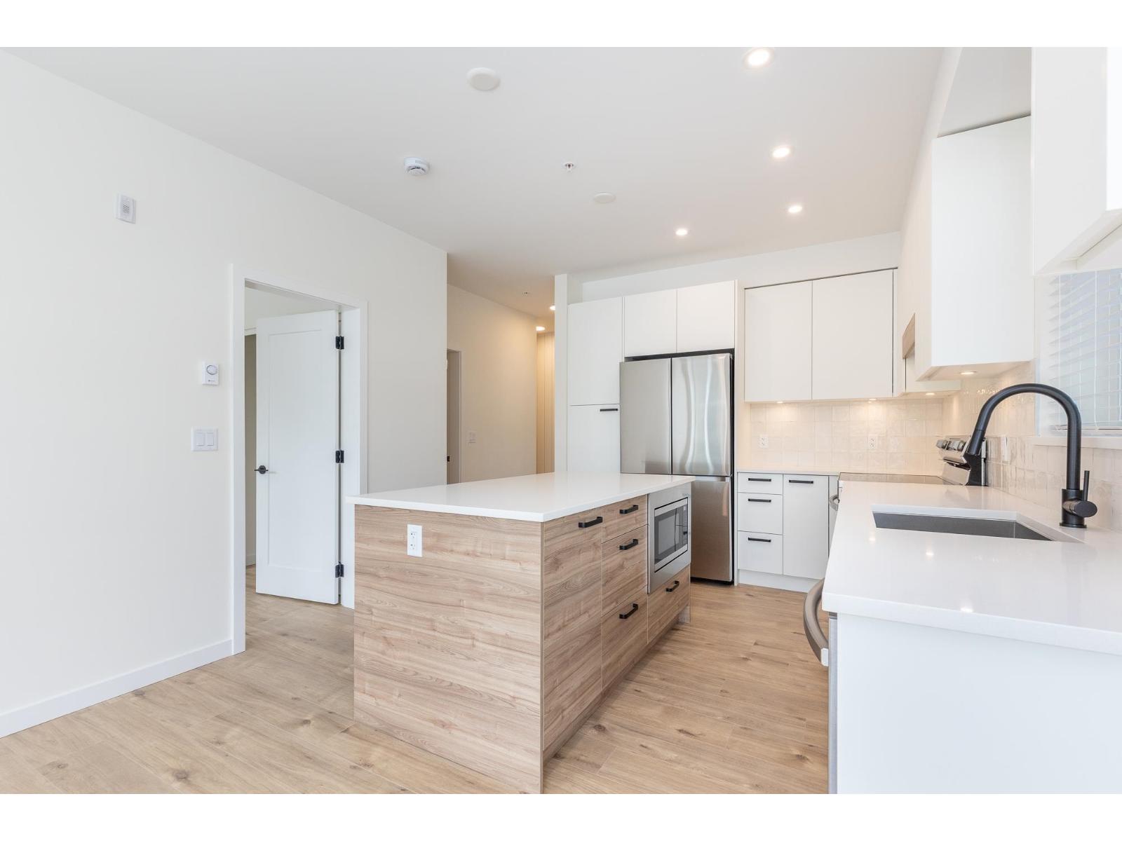 112 33920 Best Avenue Property Photo 4