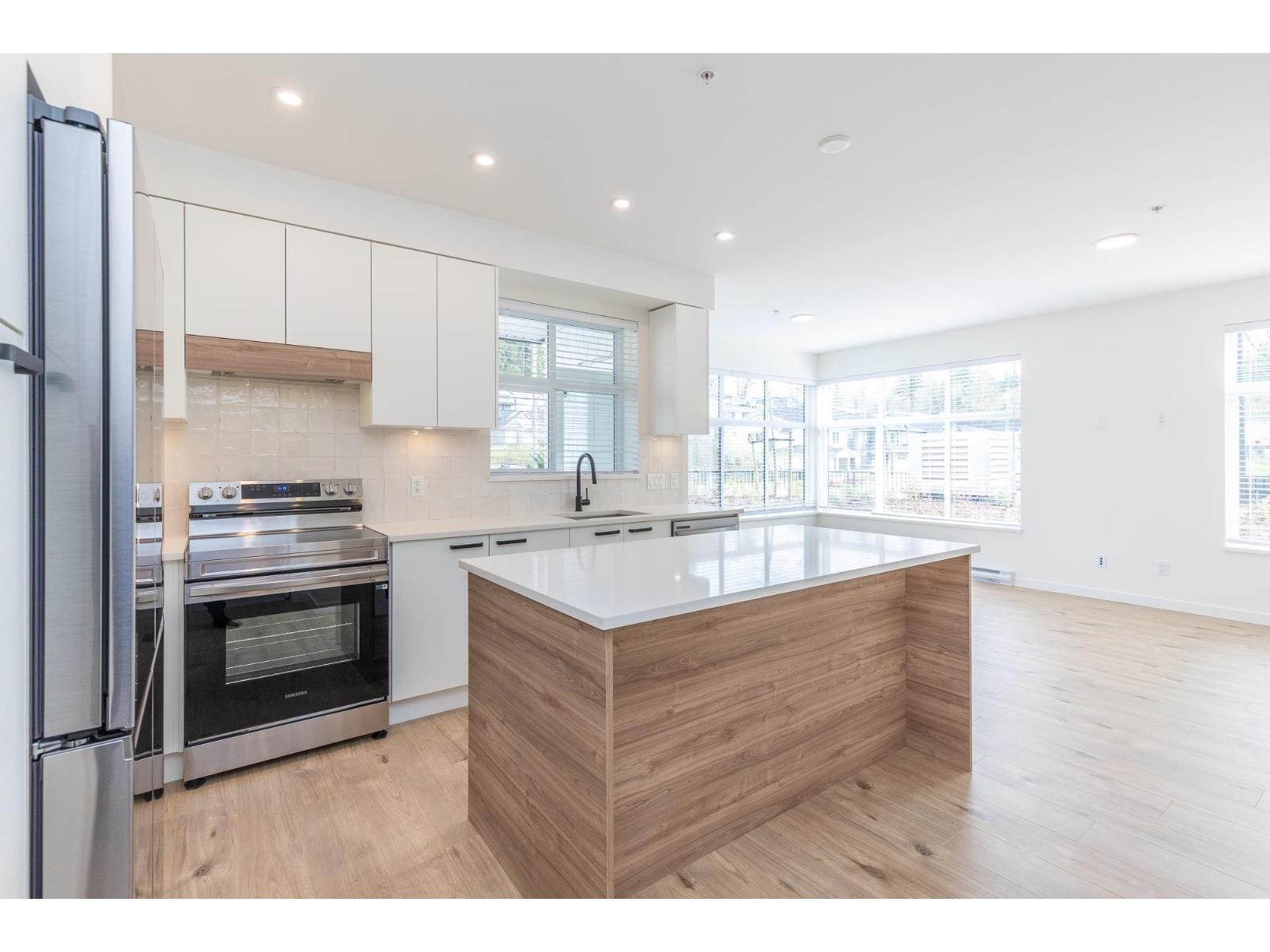 112 33920 Best Avenue Property Photo 9