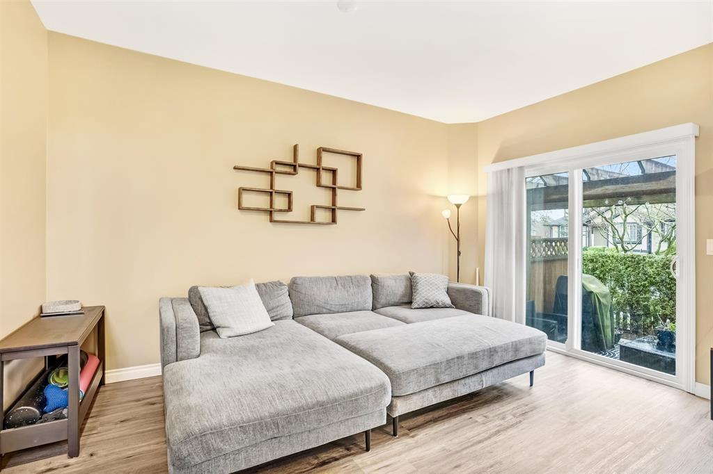 5 6588 188 Street Property Photo 6