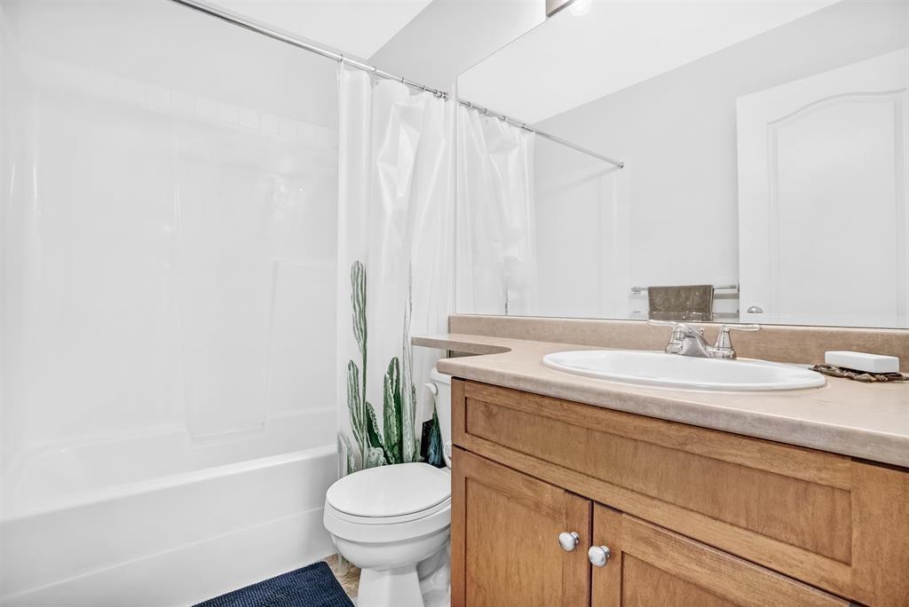 5 6588 188 Street Property Photo 14