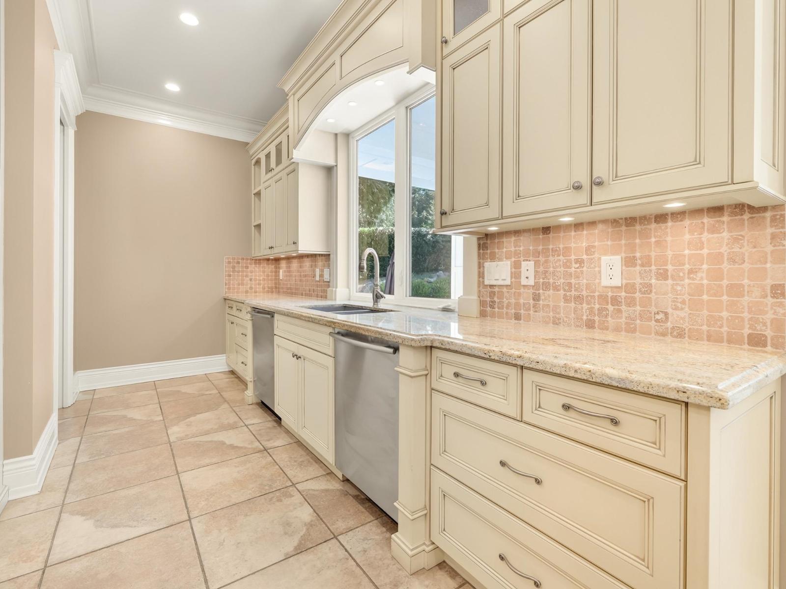 13464 Vine Maple Drive Property Photo 12