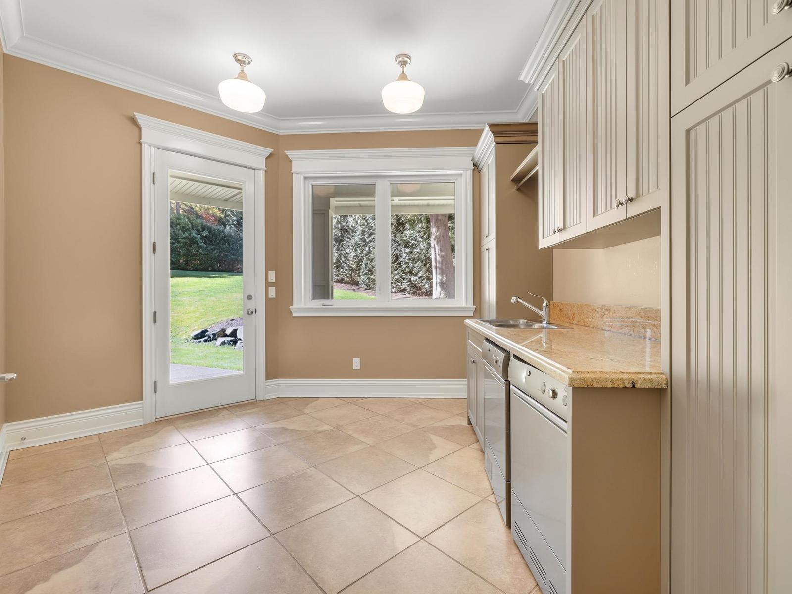 13464 Vine Maple Drive Property Photo 15