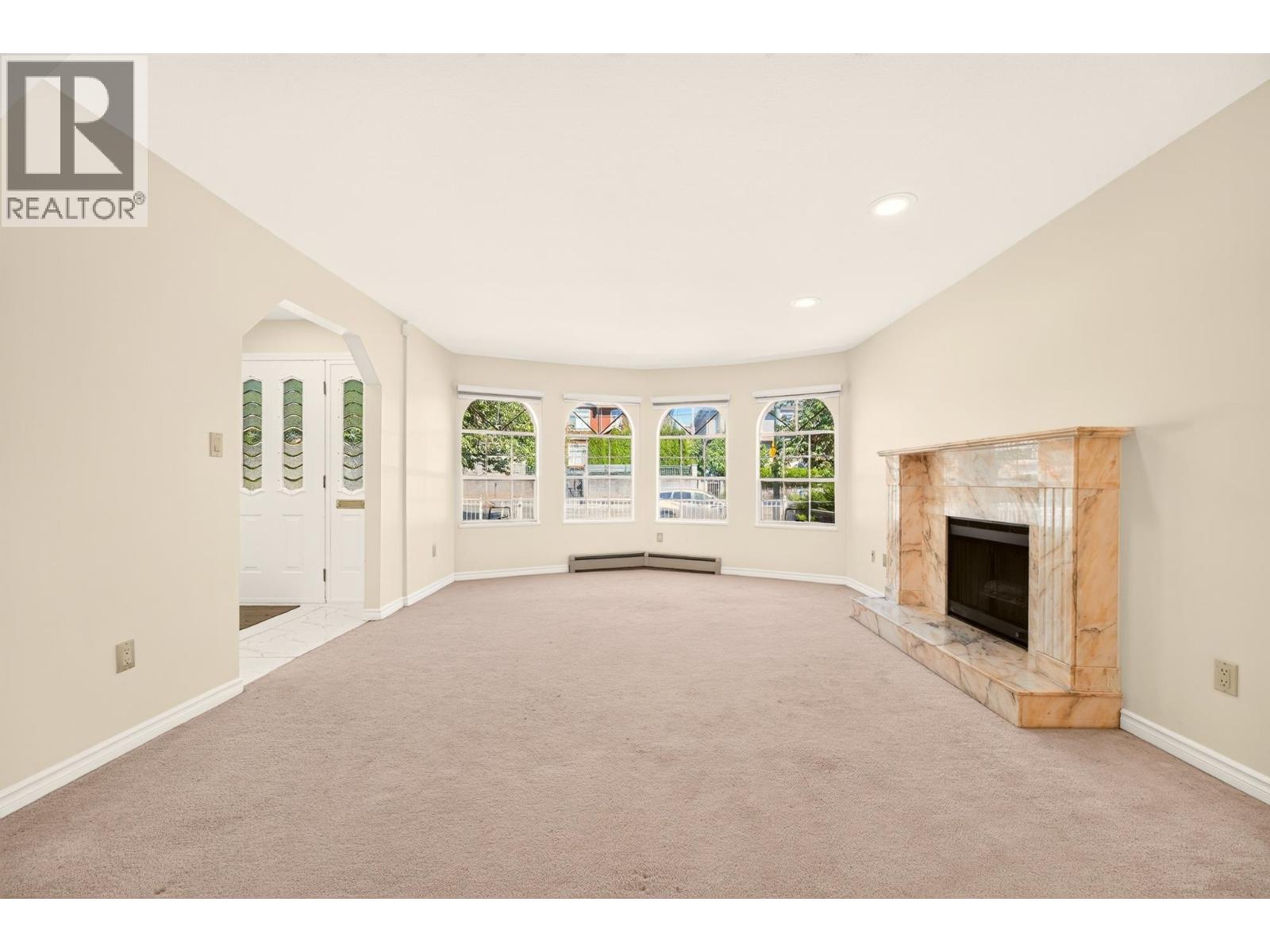 7275 Victoria Drive Property Photo 3
