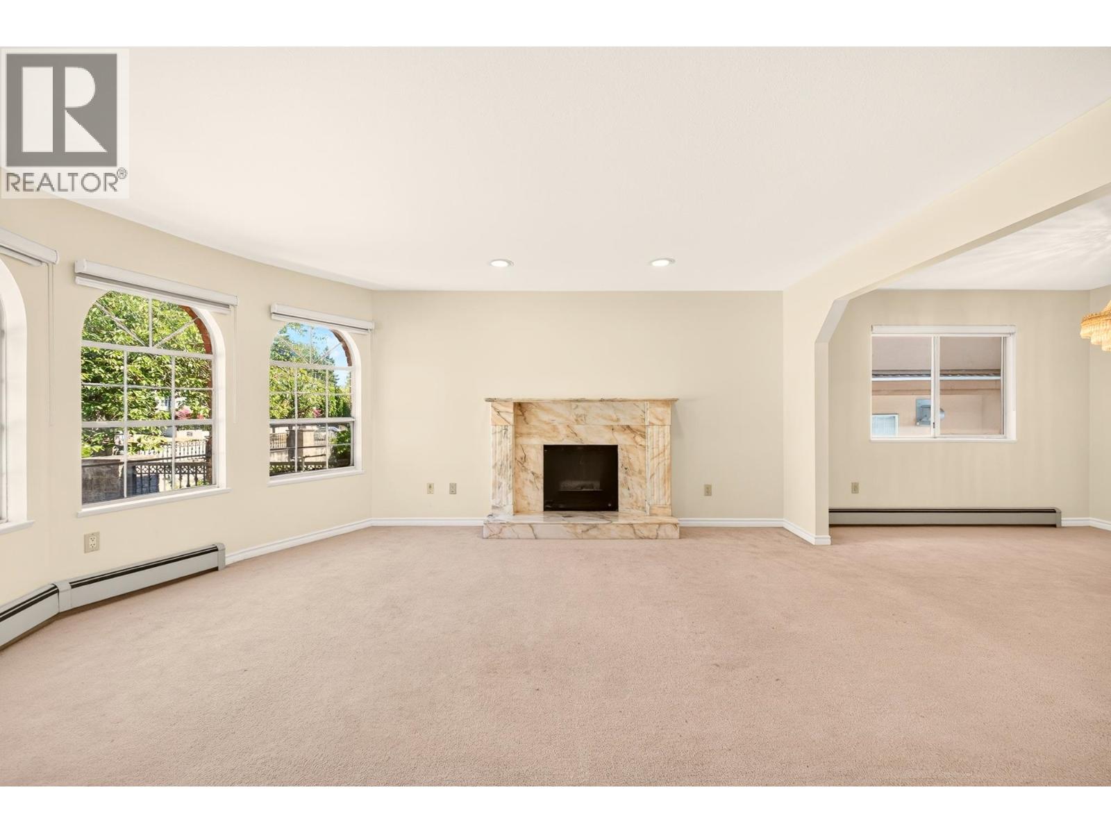 7275 Victoria Drive Property Photo 4