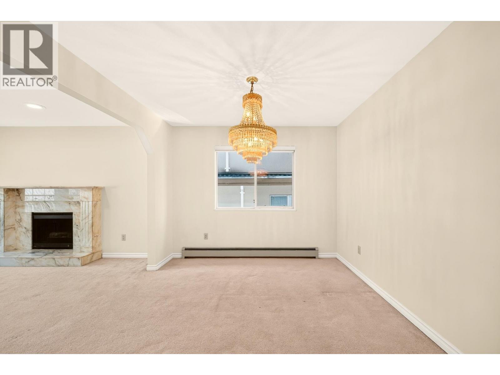 7275 Victoria Drive Property Photo 6
