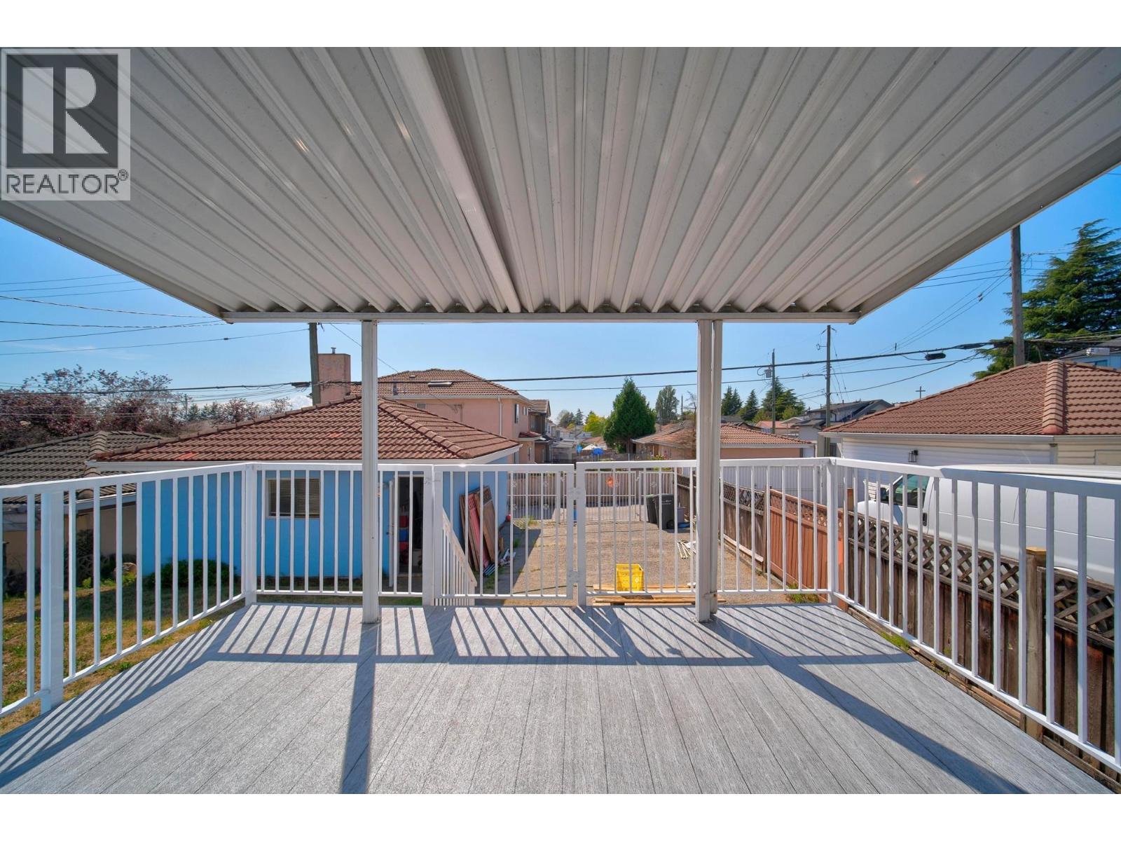 7275 Victoria Drive Property Photo 12
