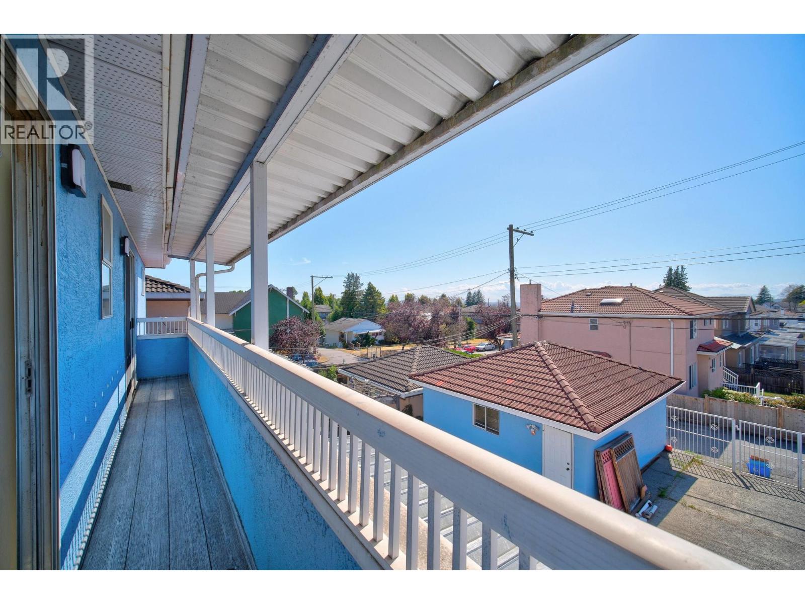 7275 Victoria Drive Property Photo 14