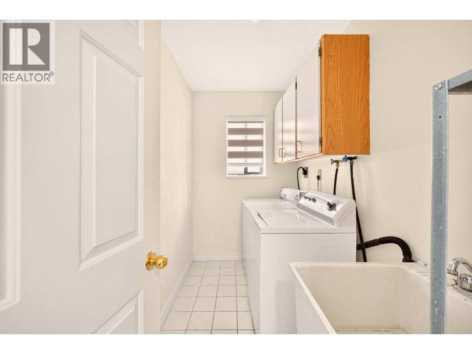 7275 Victoria Drive Property Photo 18
