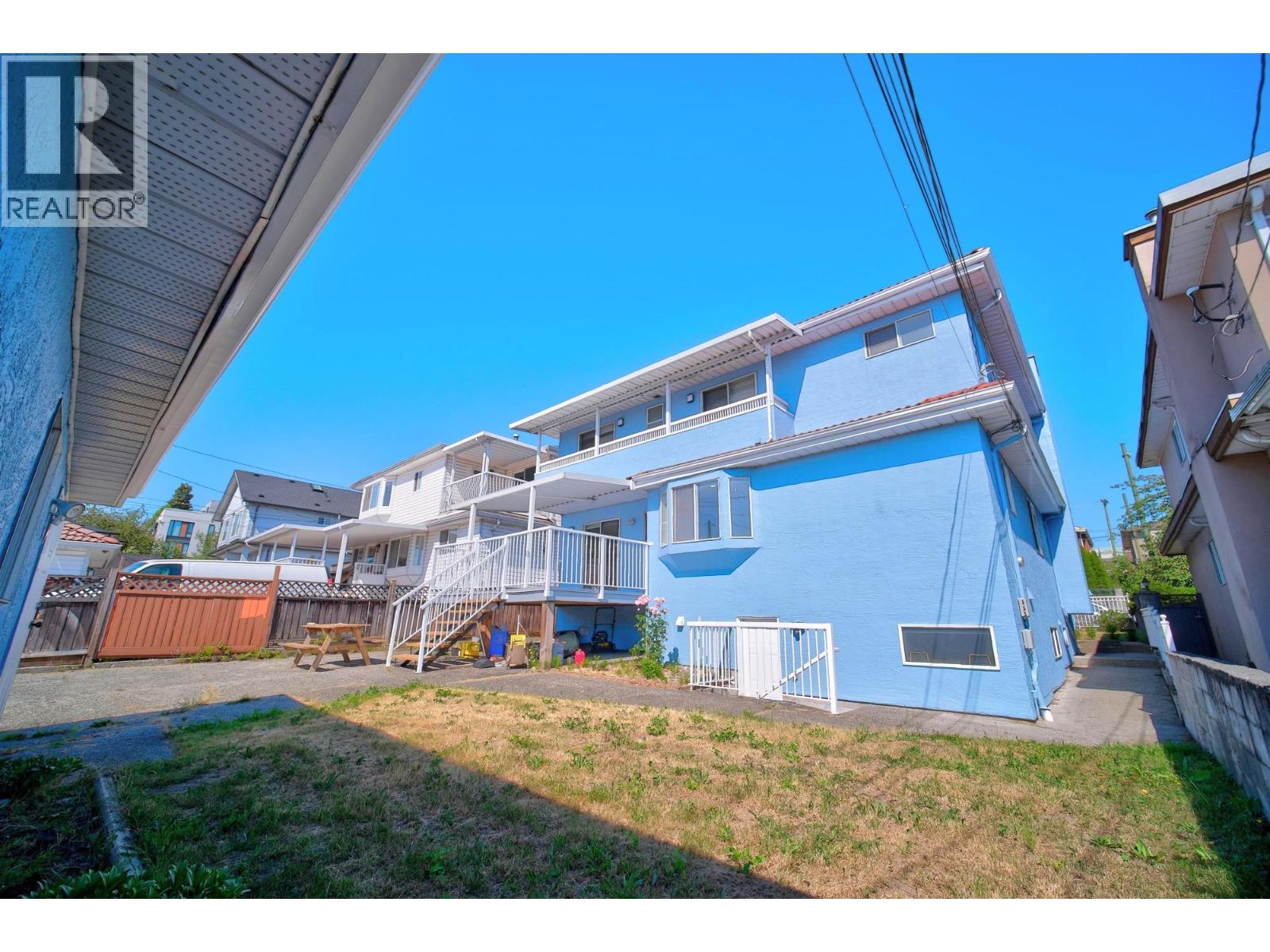 7275 Victoria Drive Property Photo 19