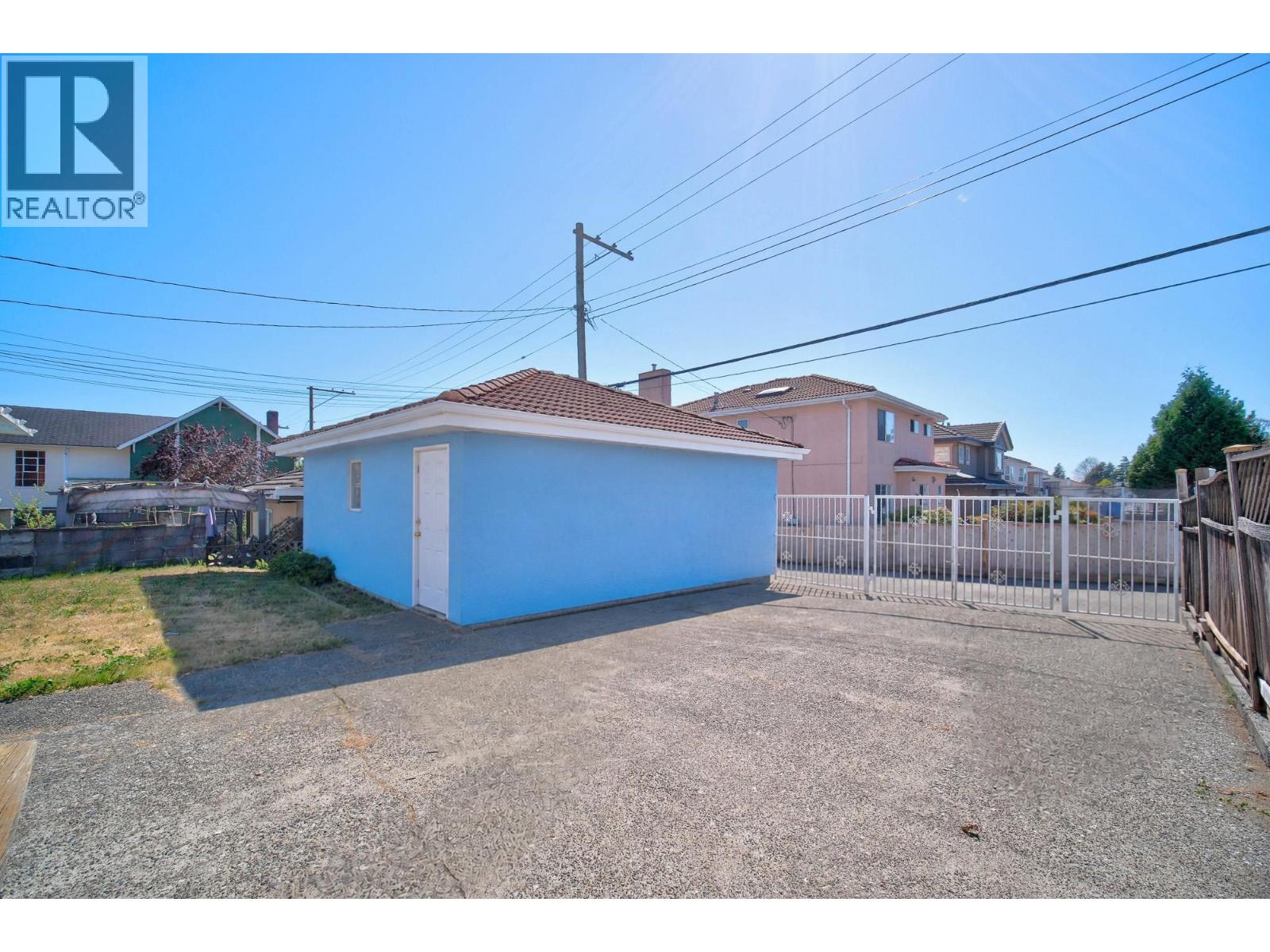 7275 Victoria Drive Property Photo 21