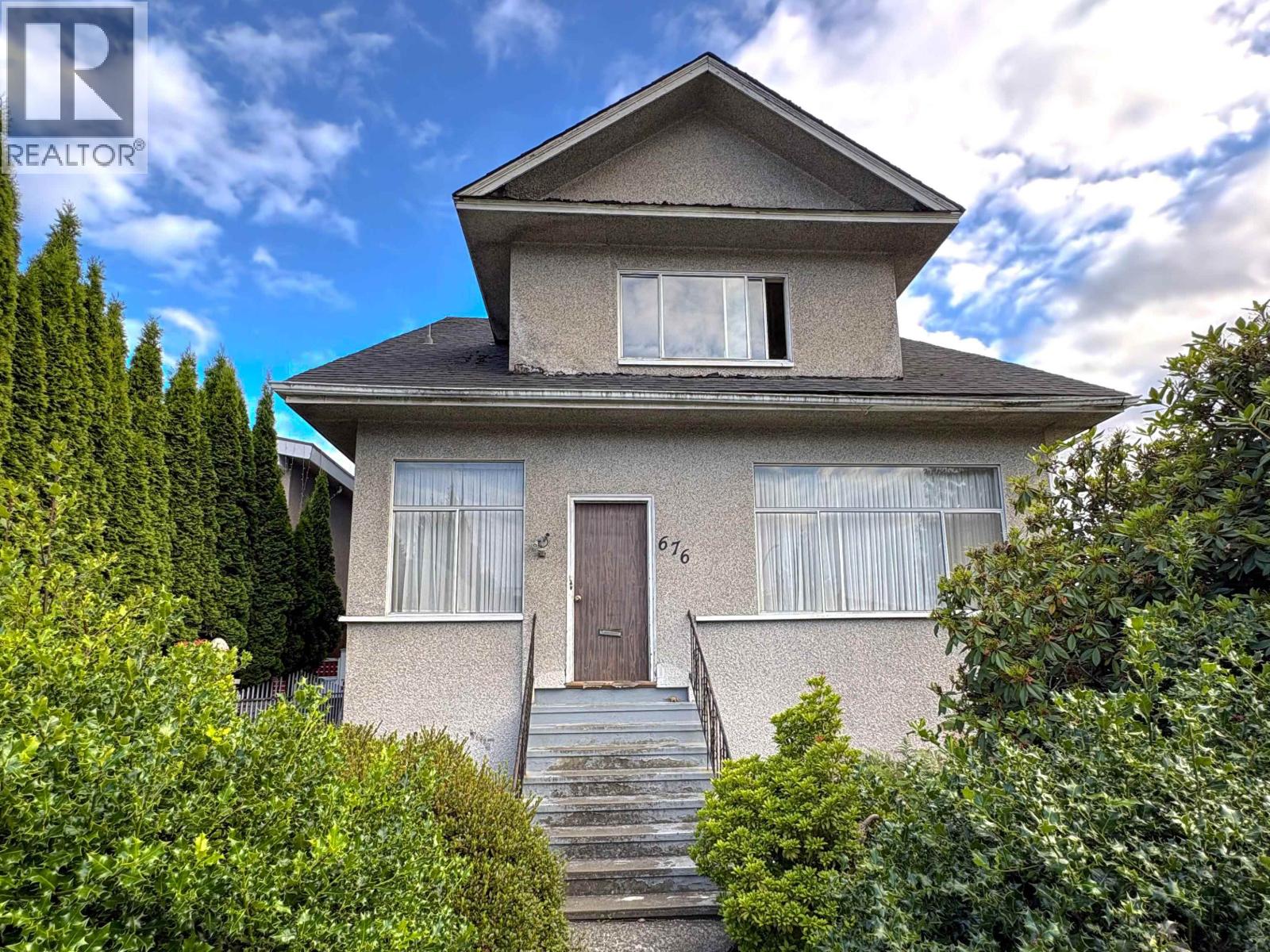 676 E KING EDWARD AVENUE