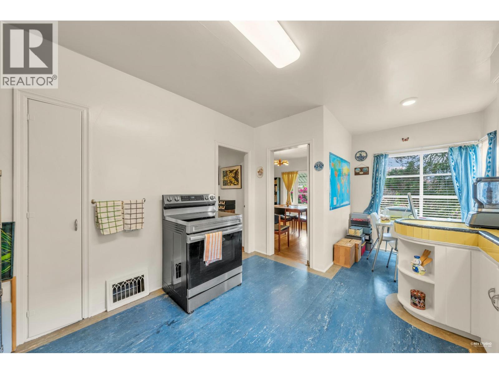 2245 W 22nd Avenue Property Photo 15