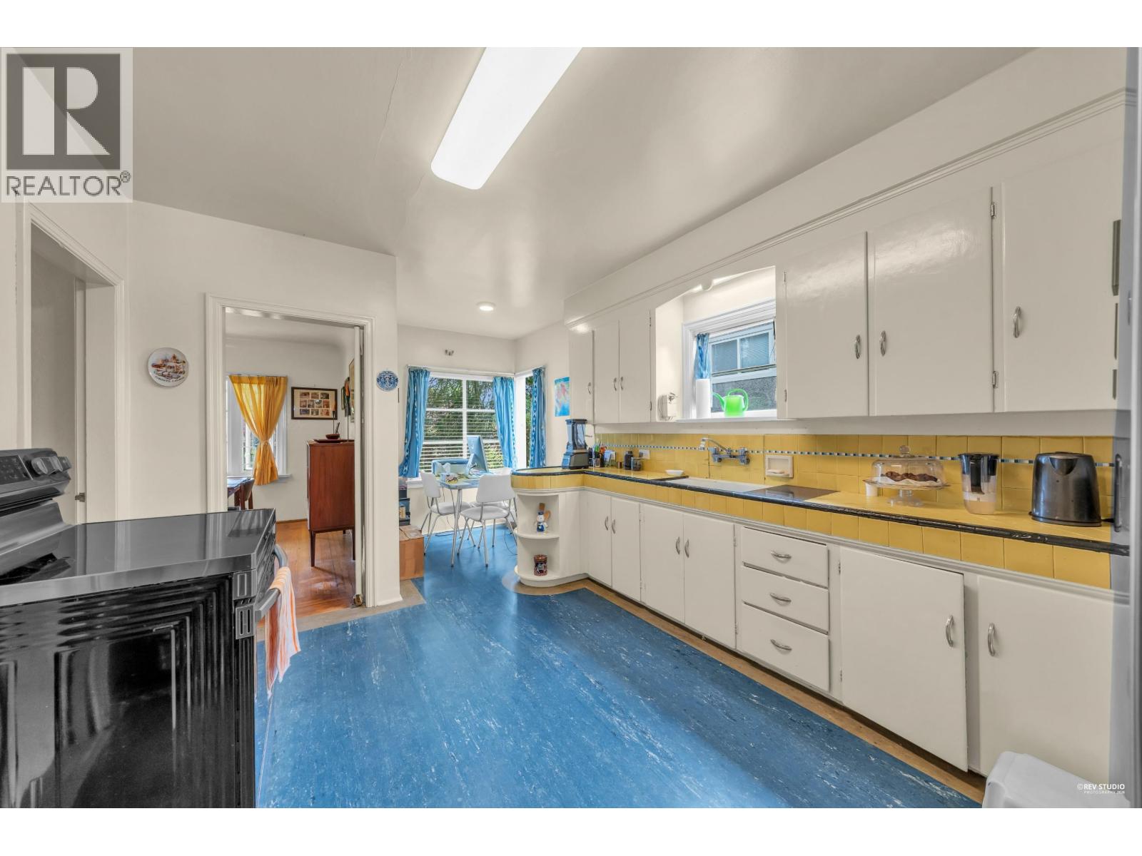 2245 W 22nd Avenue Property Photo 16