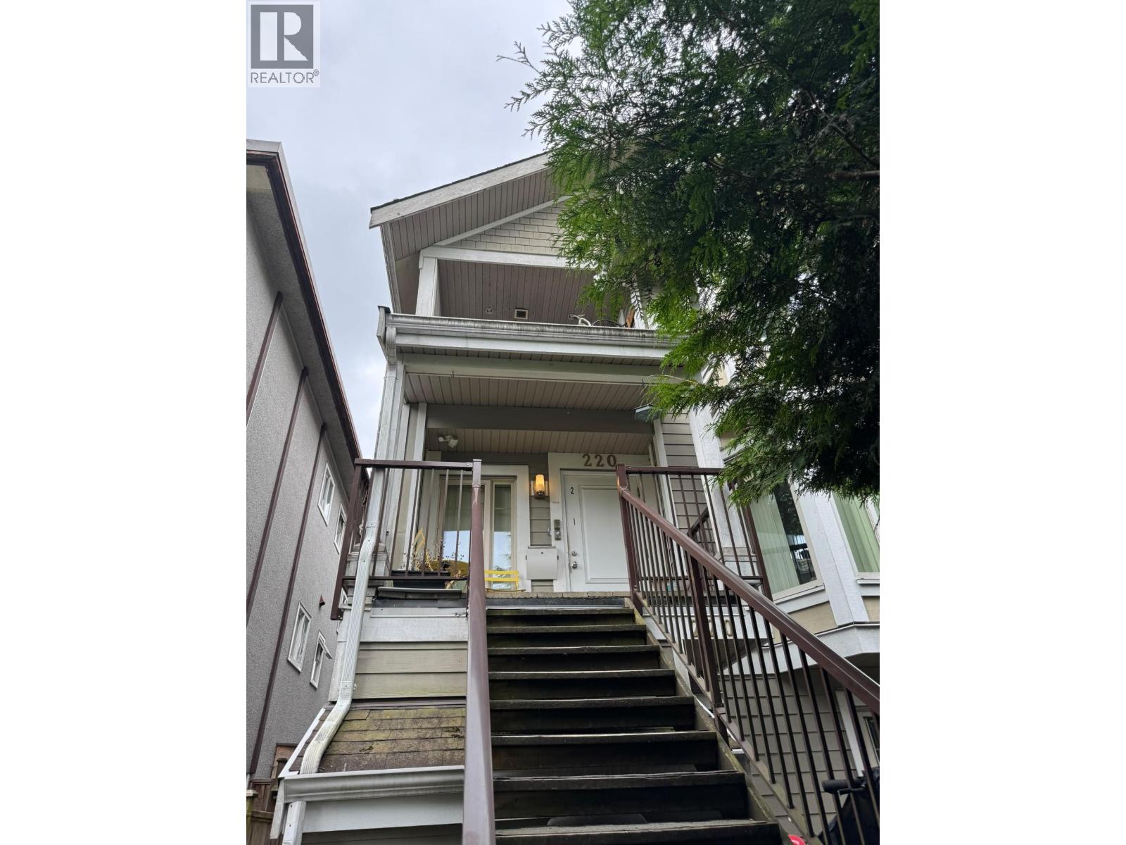 220 E 15th Avenue Property Photo 2
