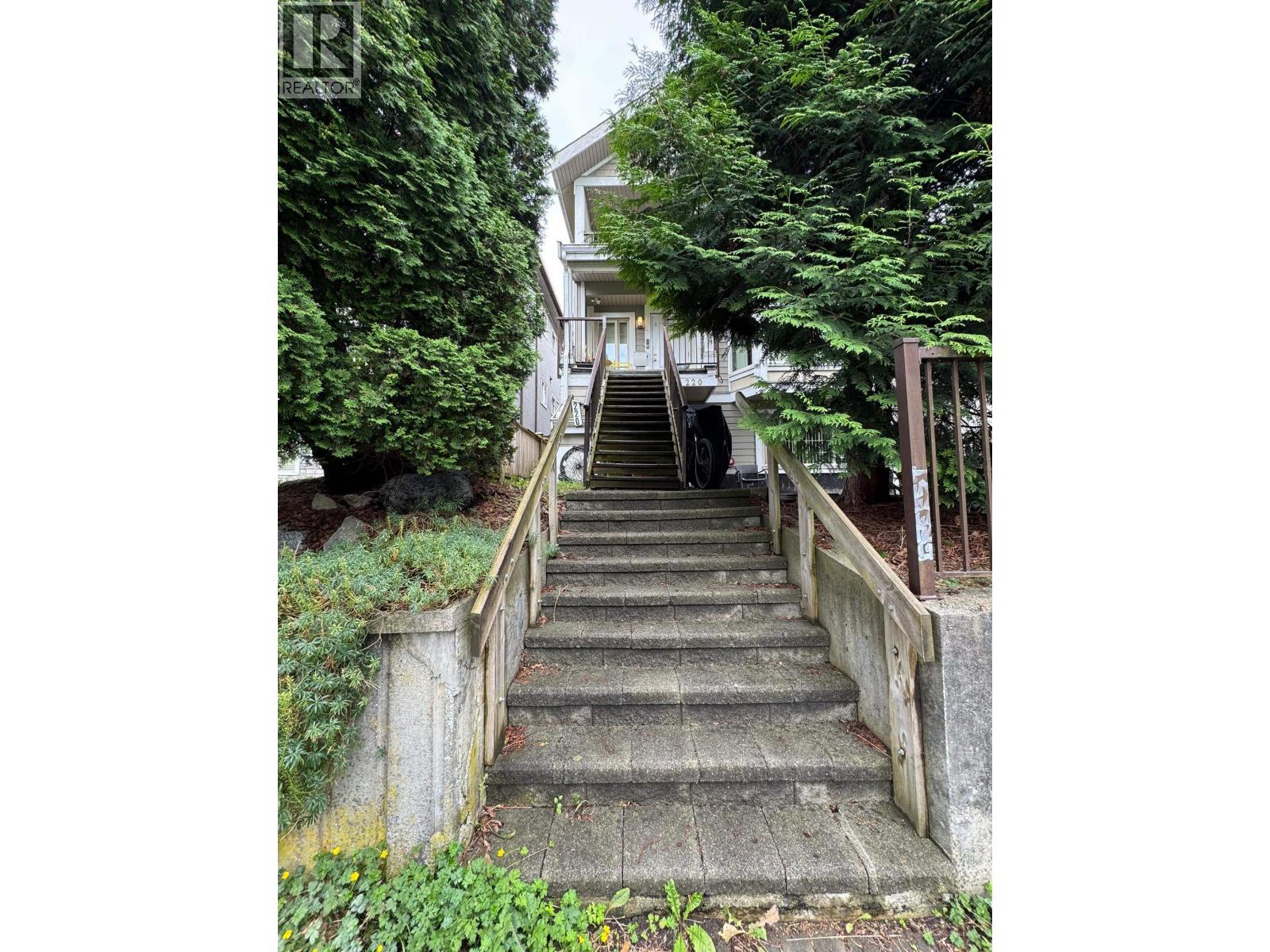 220 E 15th Avenue Property Photo 4