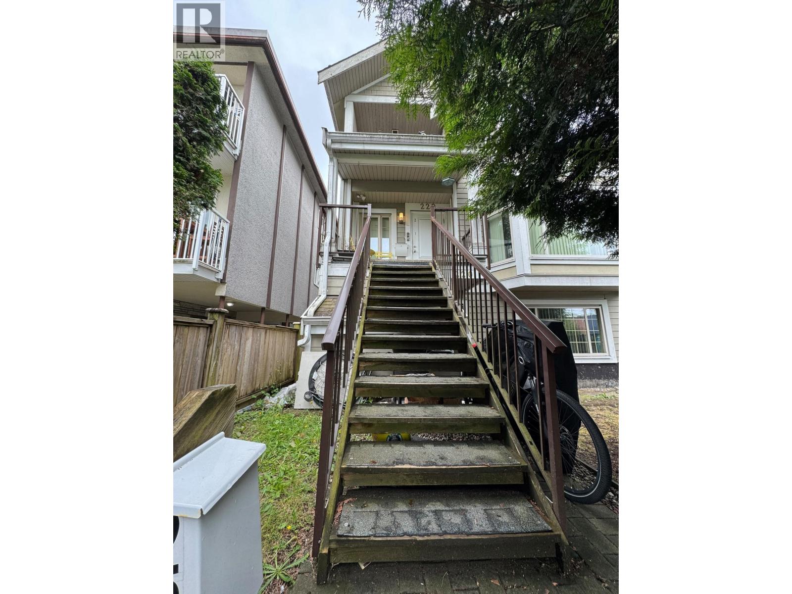 220 E 15th Avenue Property Photo 5