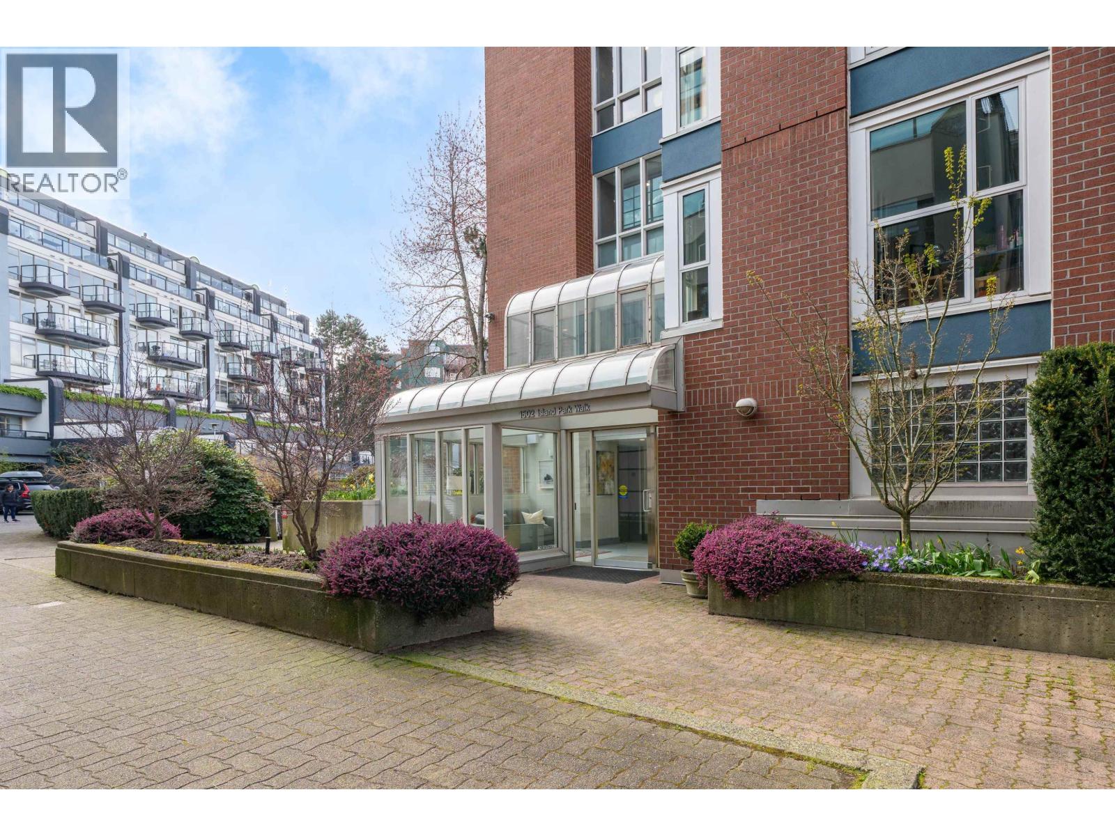 405 1502 ISLAND PARK WALK