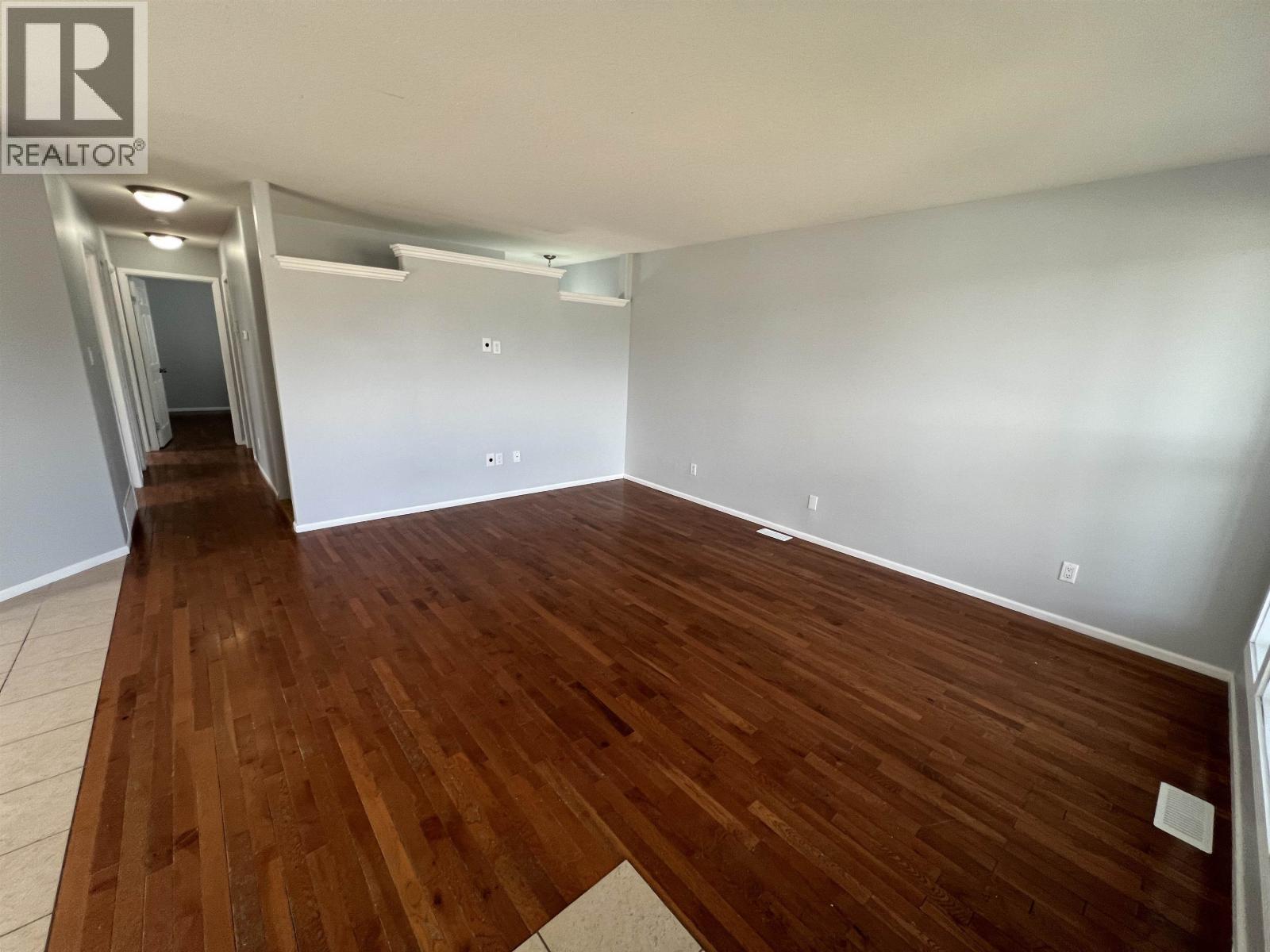 5213 Hallmark Crescent Property Photo 3