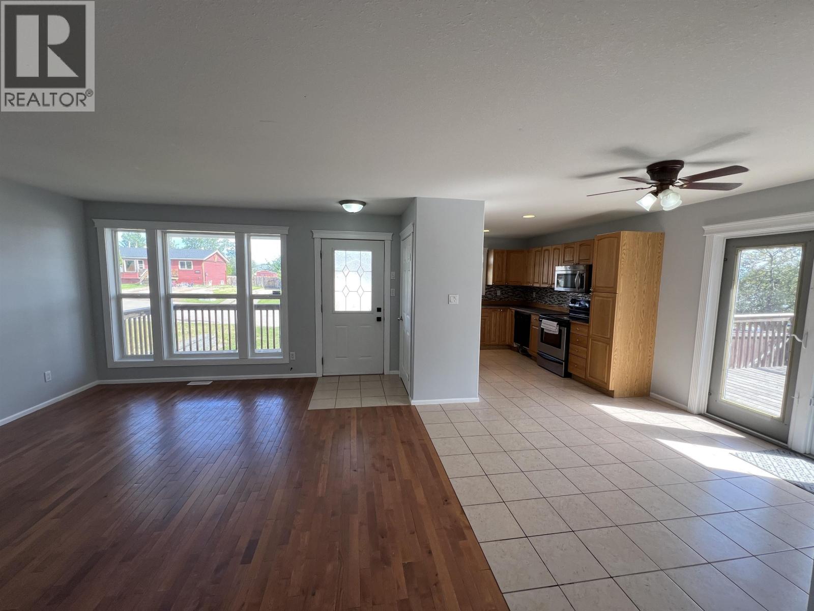 5213 Hallmark Crescent Property Photo 6