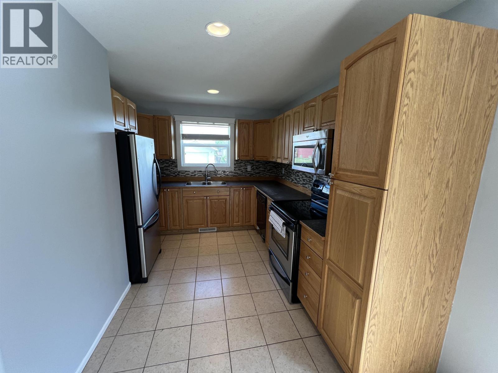 5213 Hallmark Crescent Property Photo 8