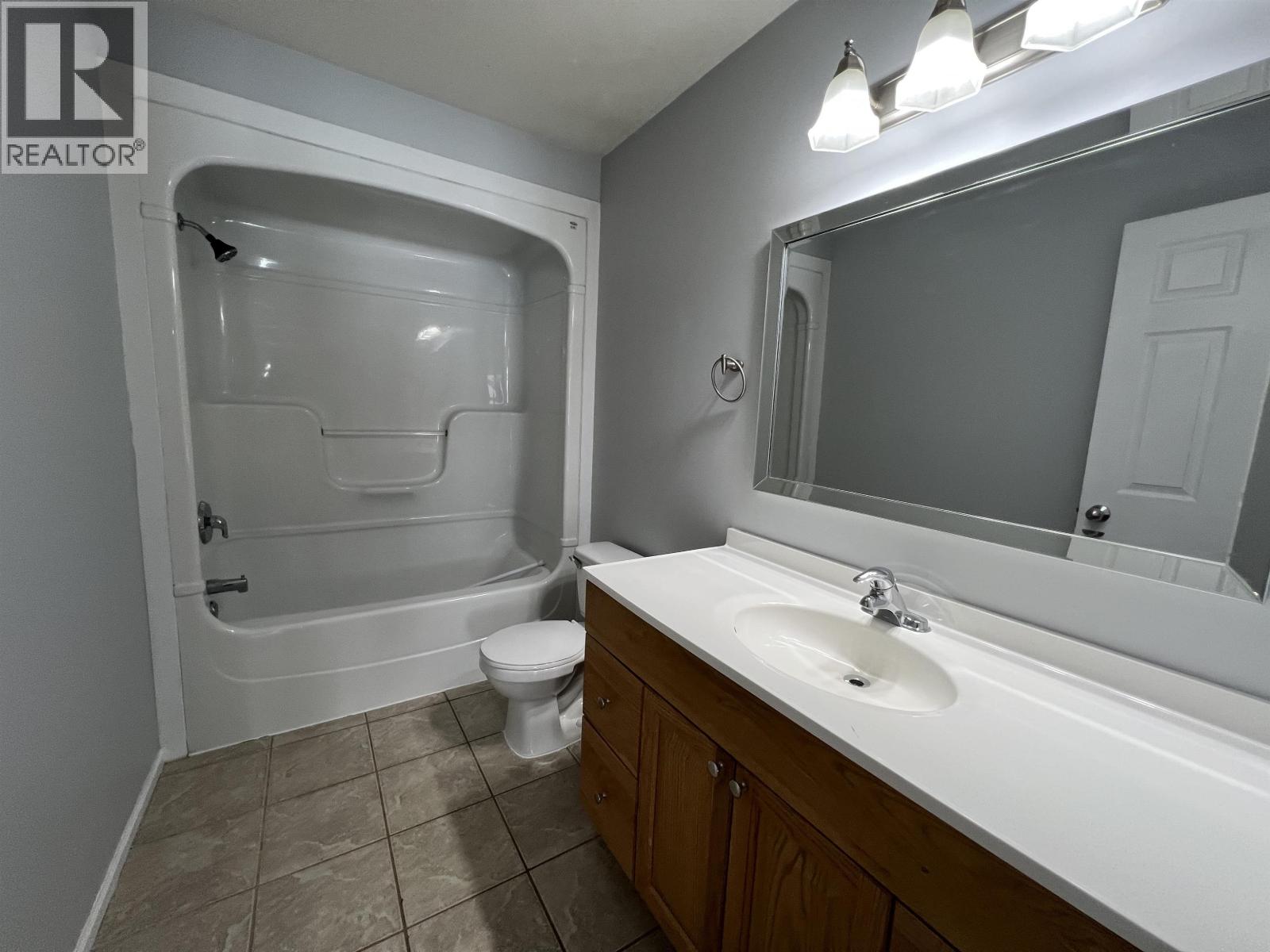 5213 Hallmark Crescent Property Photo 14