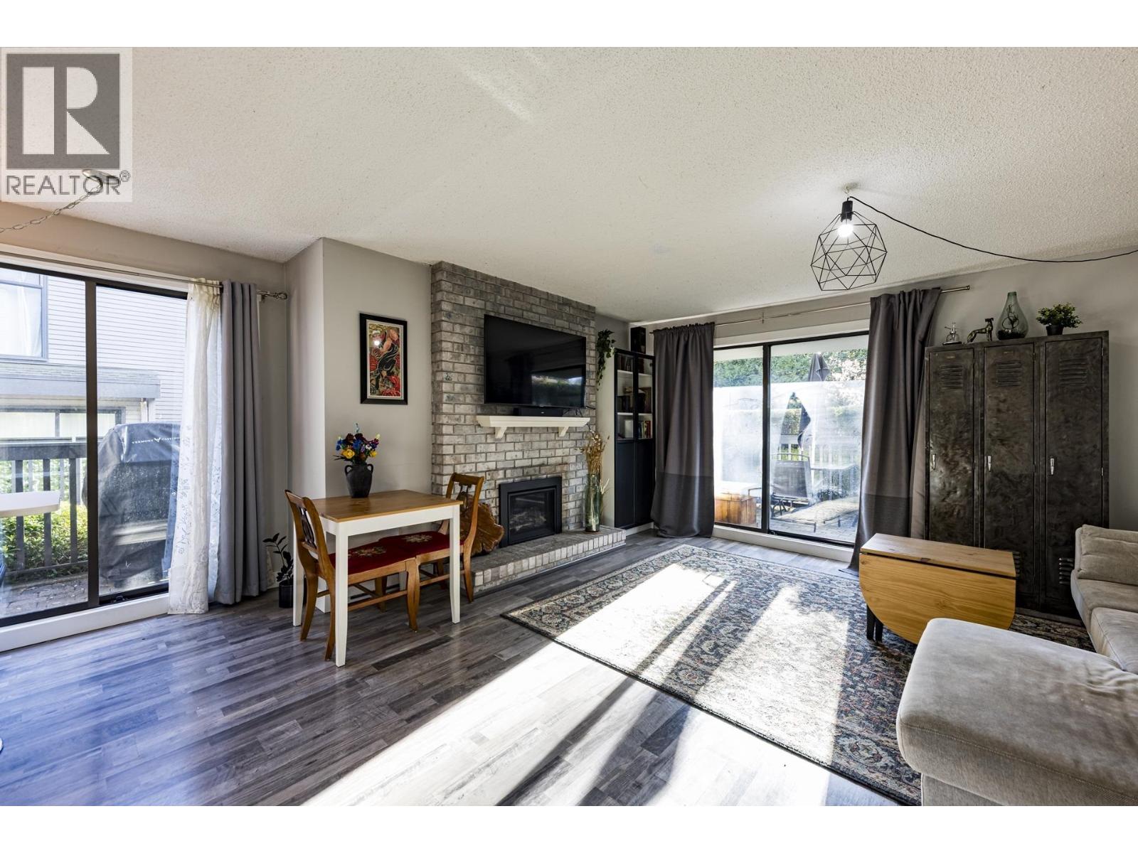 3132 LONSDALE AVENUE Property Photo 1