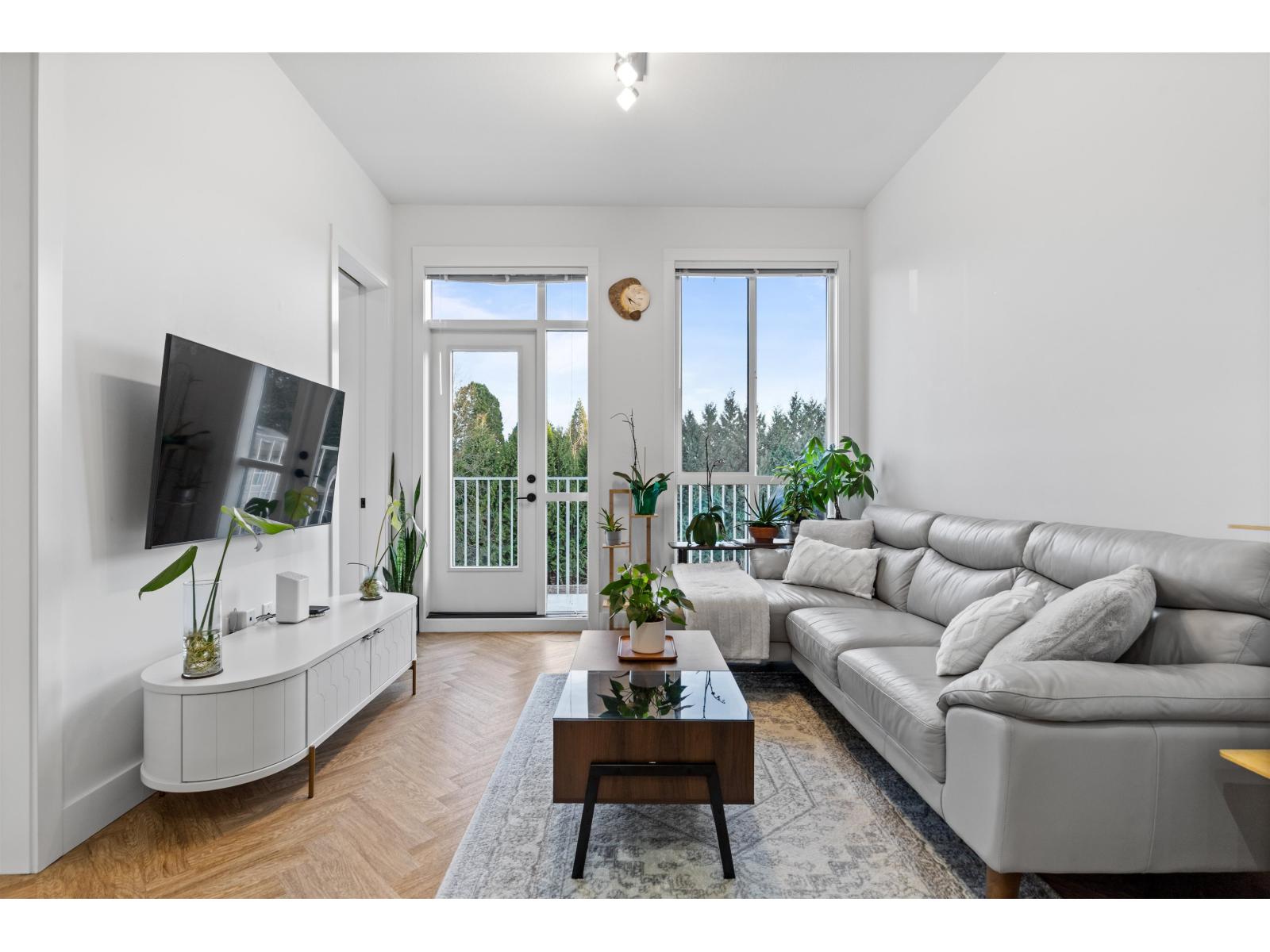 425 14968 101a Avenue Property Photo 3