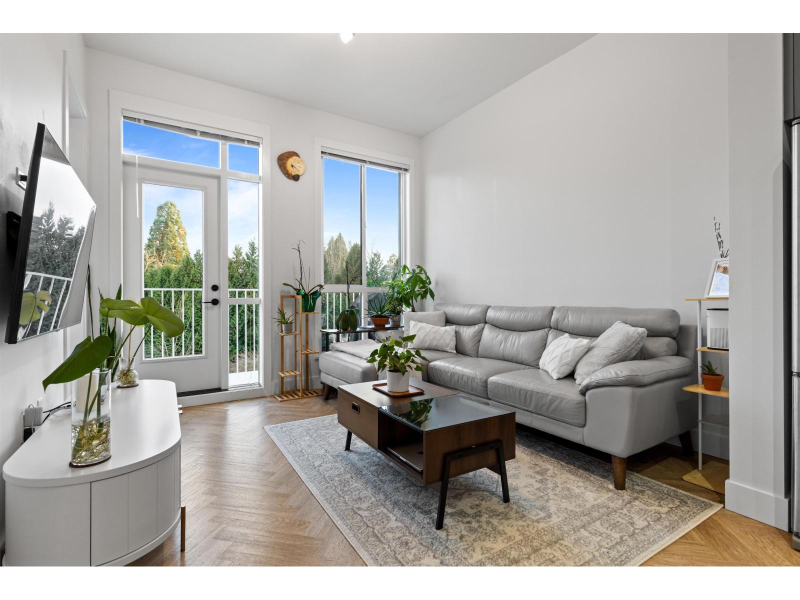 425 14968 101a Avenue Property Photo 4