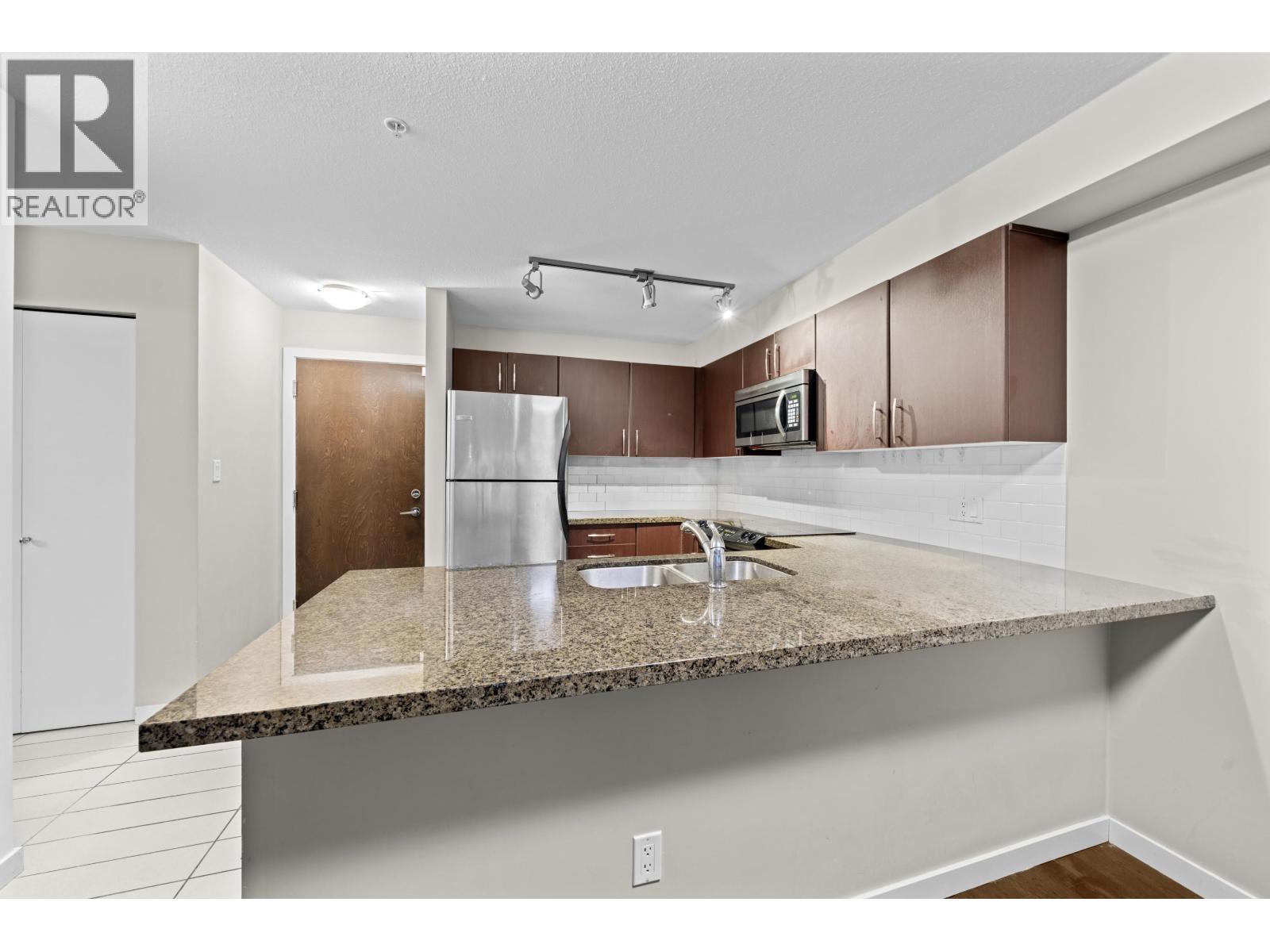 209 7337 Macpherson Avenue Property Photo 4