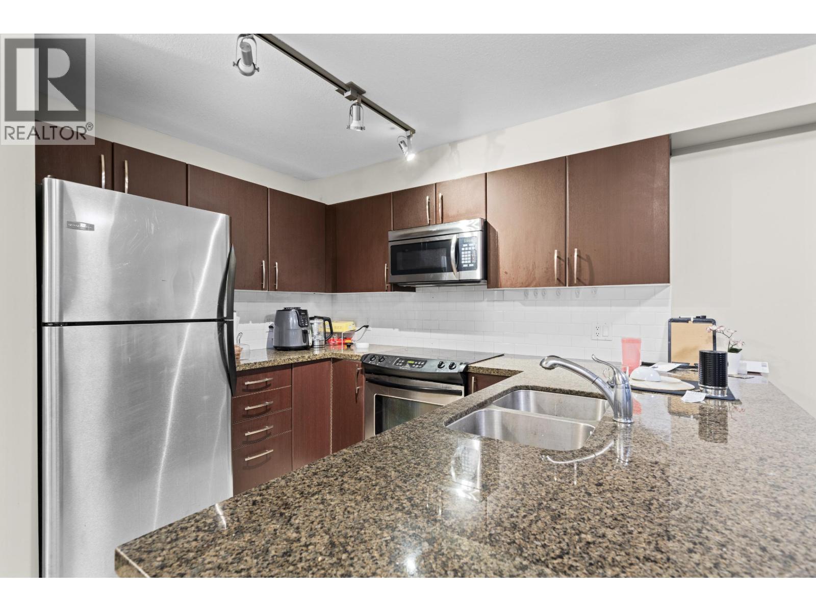 209 7337 Macpherson Avenue Property Photo 5