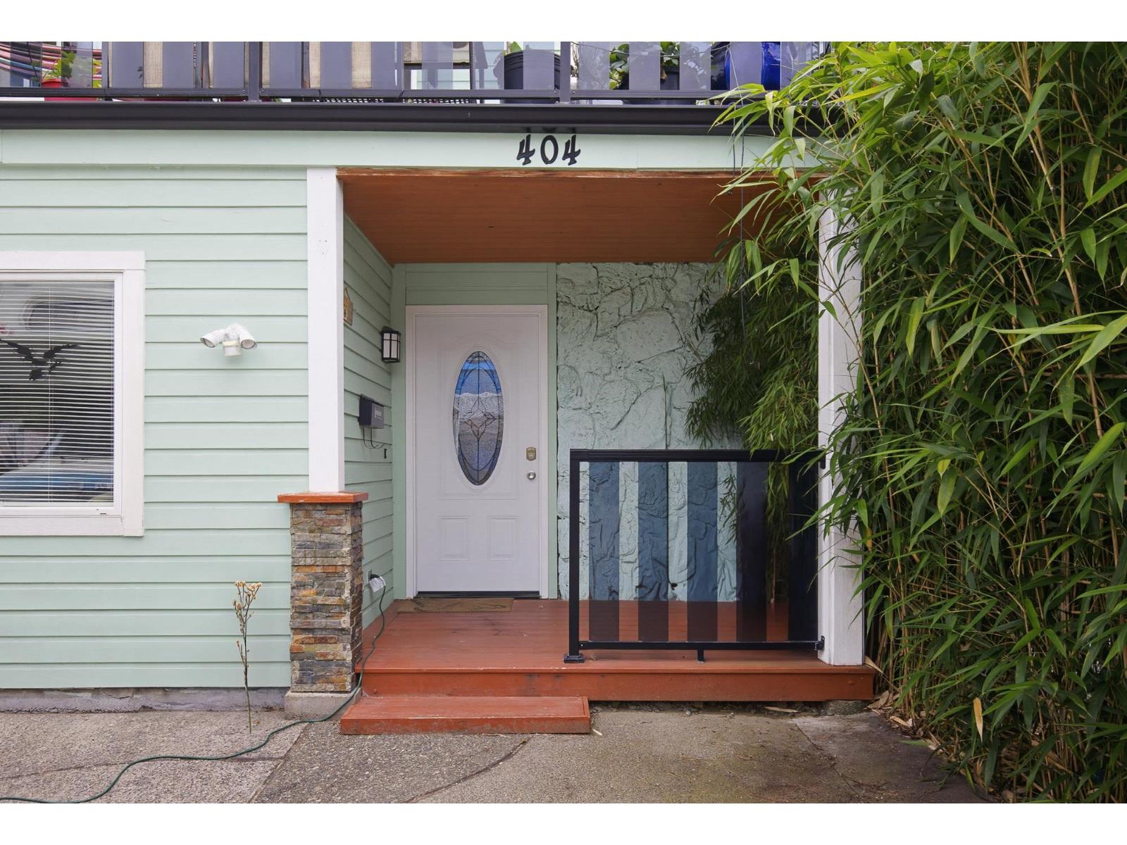 404 Bruneau Place Property Photo 3