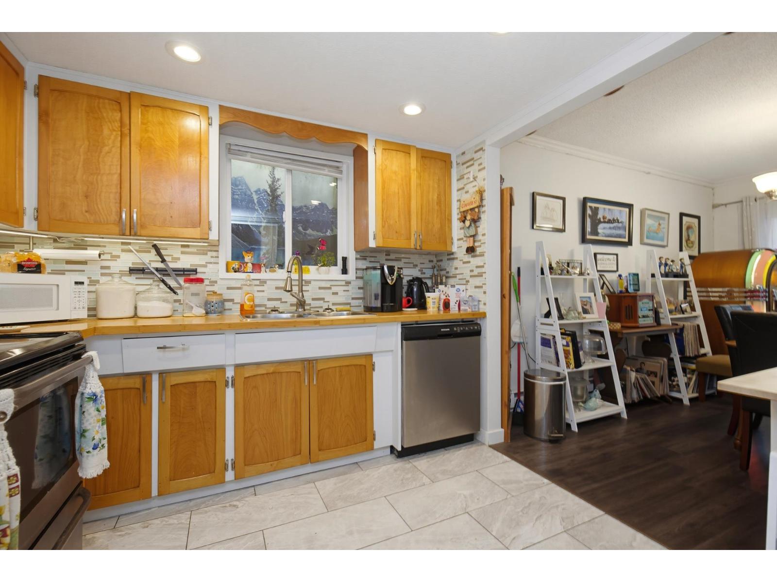 404 Bruneau Place Property Photo 8