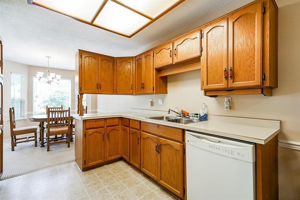 13 33123 George Ferguson Way Property Photo 5