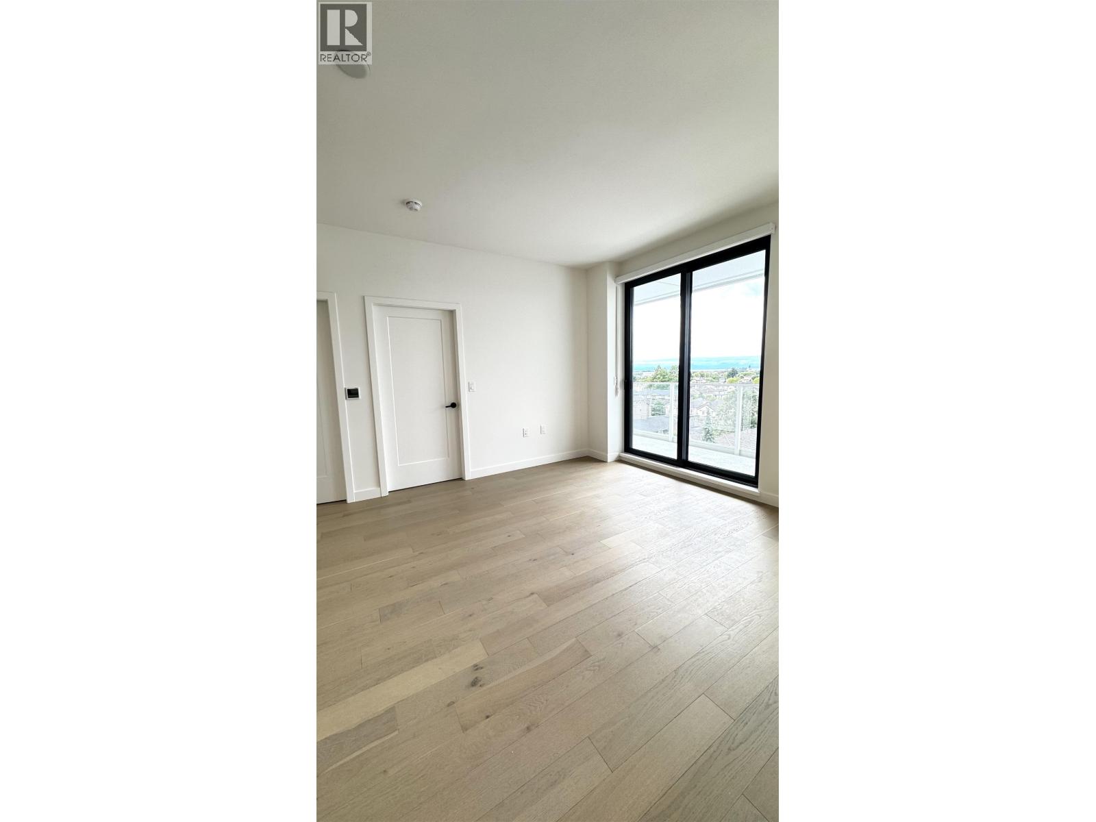 604 8398 Oak Street Property Photo 7