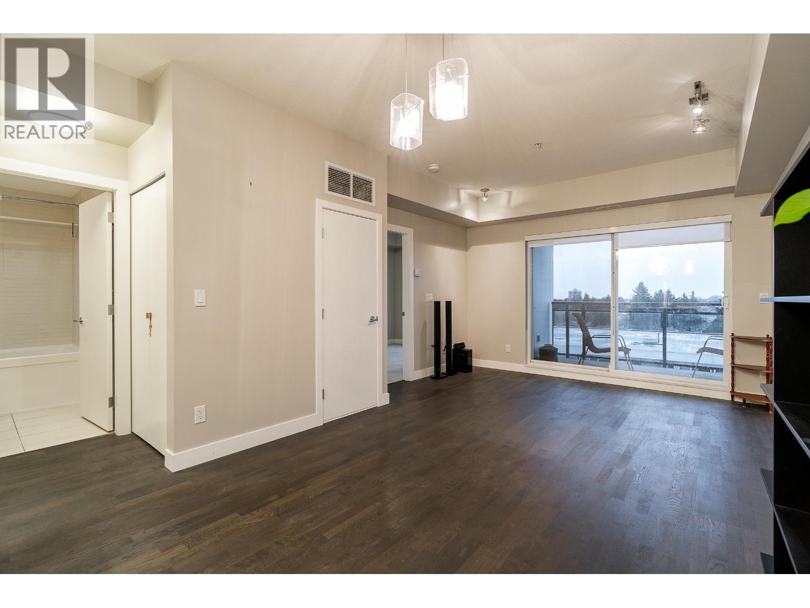 703 10033 River Drive Property Photo 17