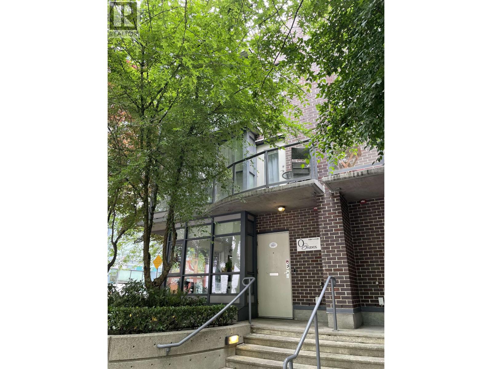 891 HELMCKEN STREET Property Photo 1
