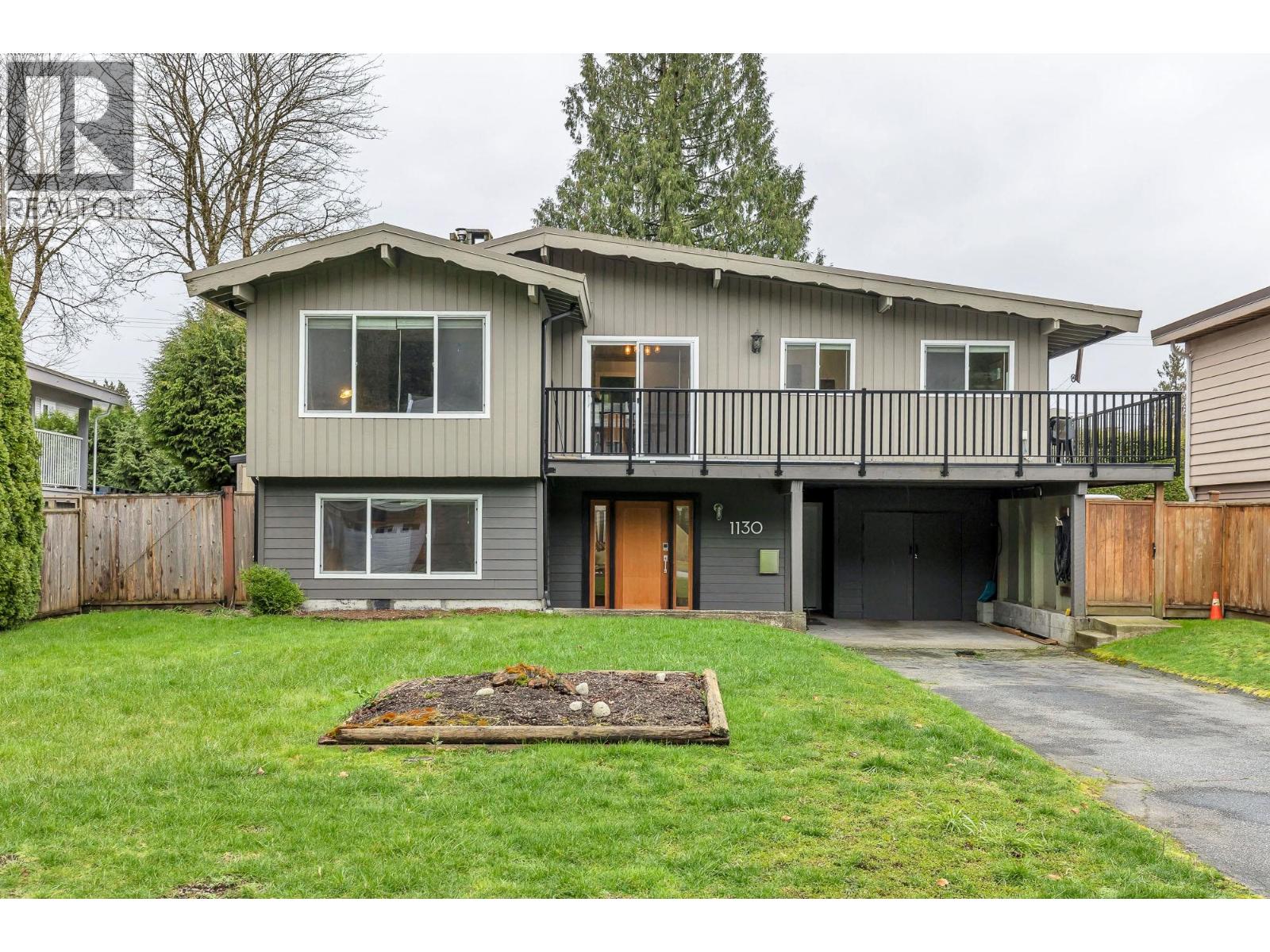 1130 Blue Heron Crescent Property Photo 2