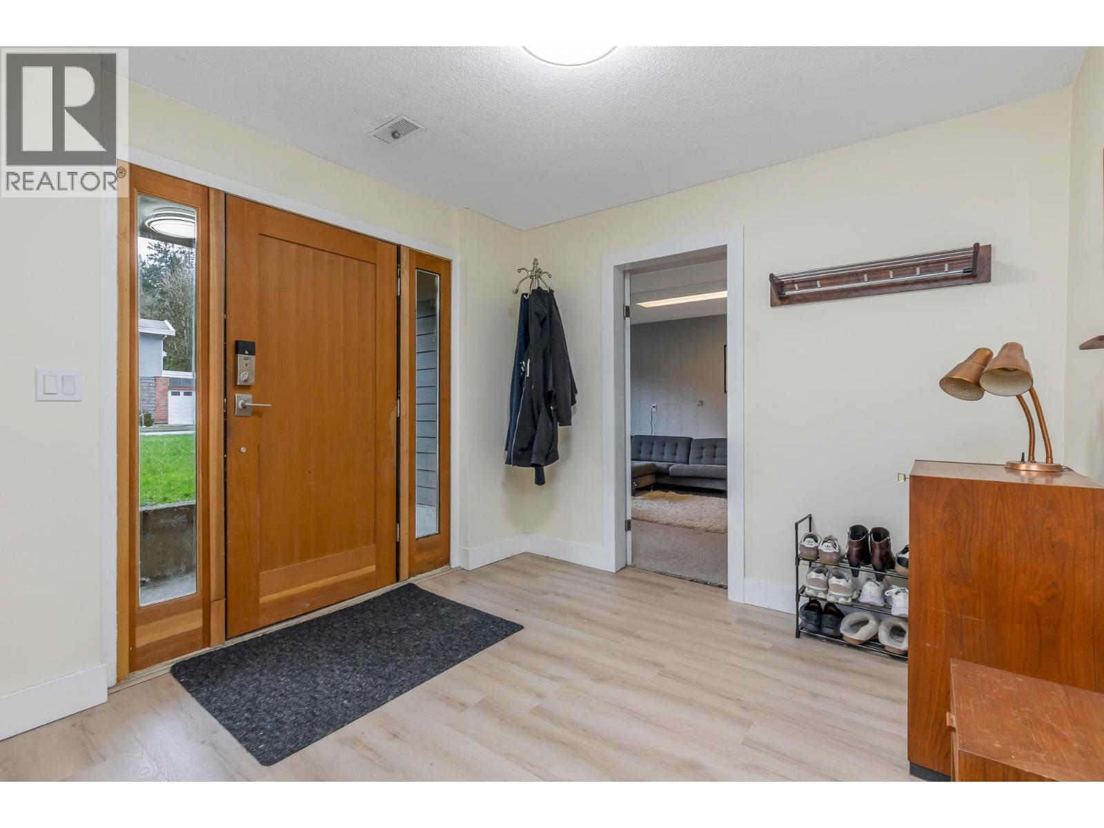 1130 Blue Heron Crescent Property Photo 4