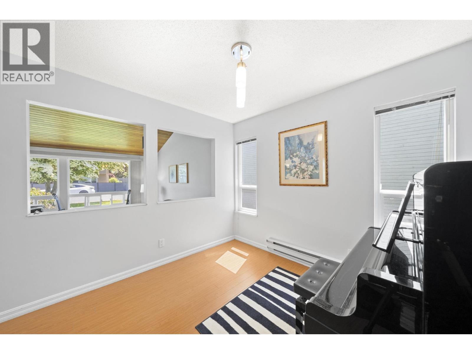 10311 Hollymount Drive Property Photo 5